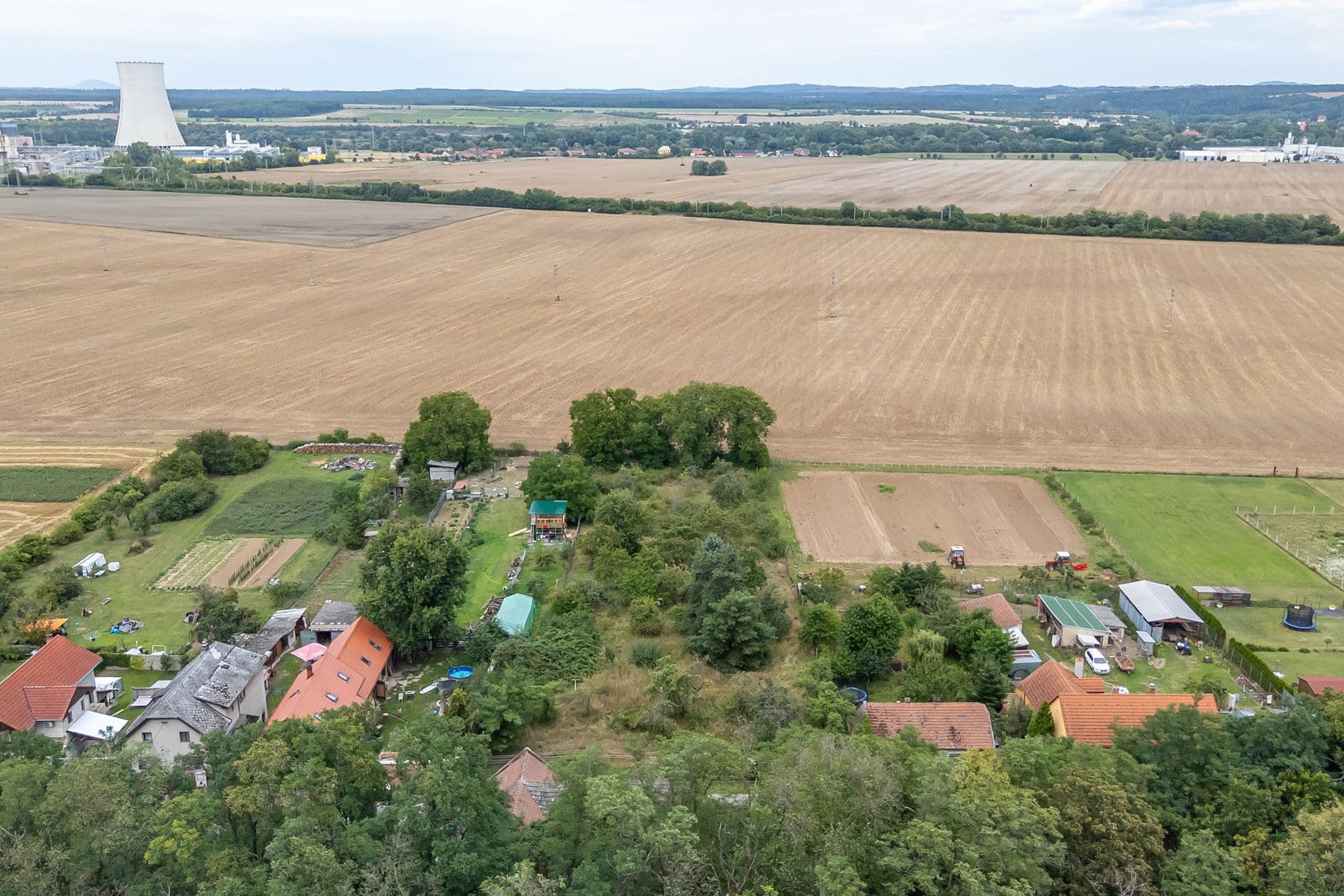 Predaj pozemku 3.823 m², Dolní Beřkovice, Středočeský kraj Predaj pozemku 3.823 m², Dolní Beřkovice, Středočeský kraj