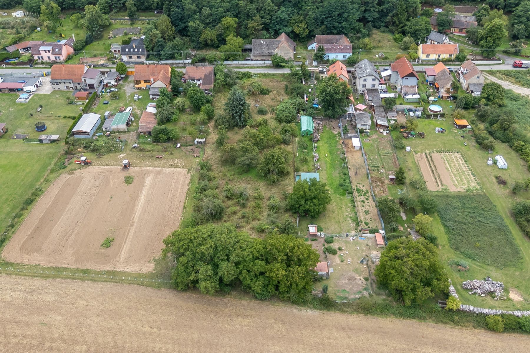 Predaj pozemku 3.823 m², Dolní Beřkovice, Středočeský kraj Predaj pozemku 3.823 m², Dolní Beřkovice, Středočeský kraj