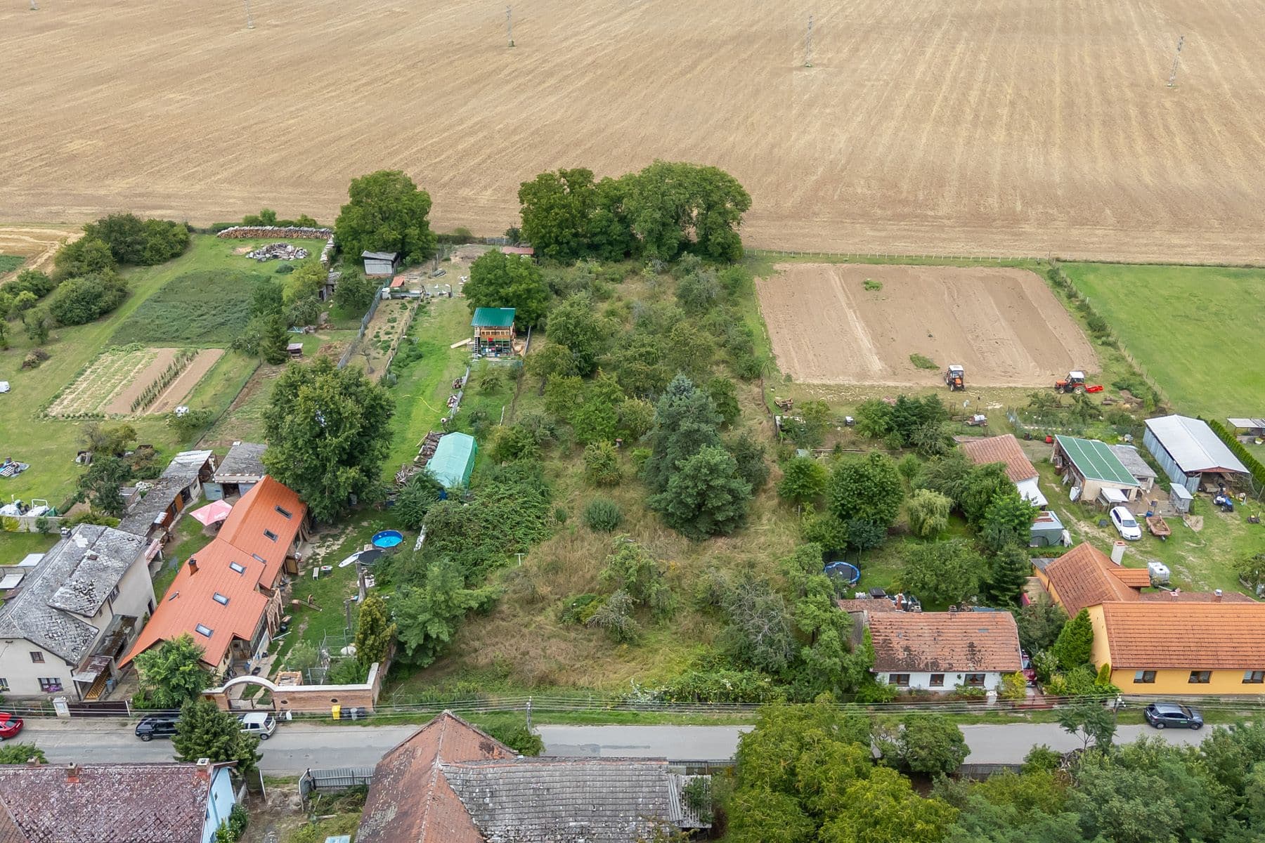 Predaj pozemku 3.823 m², Dolní Beřkovice, Středočeský kraj Predaj pozemku 3.823 m², Dolní Beřkovice, Středočeský kraj