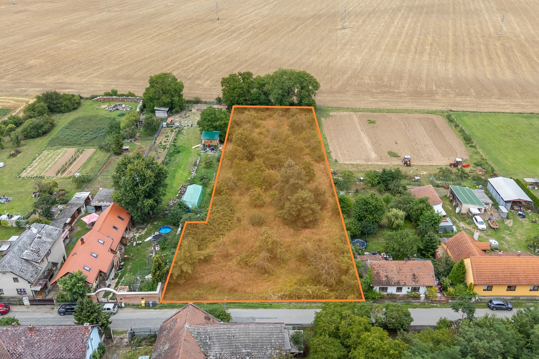 Predaj pozemku 3.823 m², Dolní Beřkovice, Středočeský kraj Predaj pozemku 3.823 m², Dolní Beřkovice, Středočeský kraj