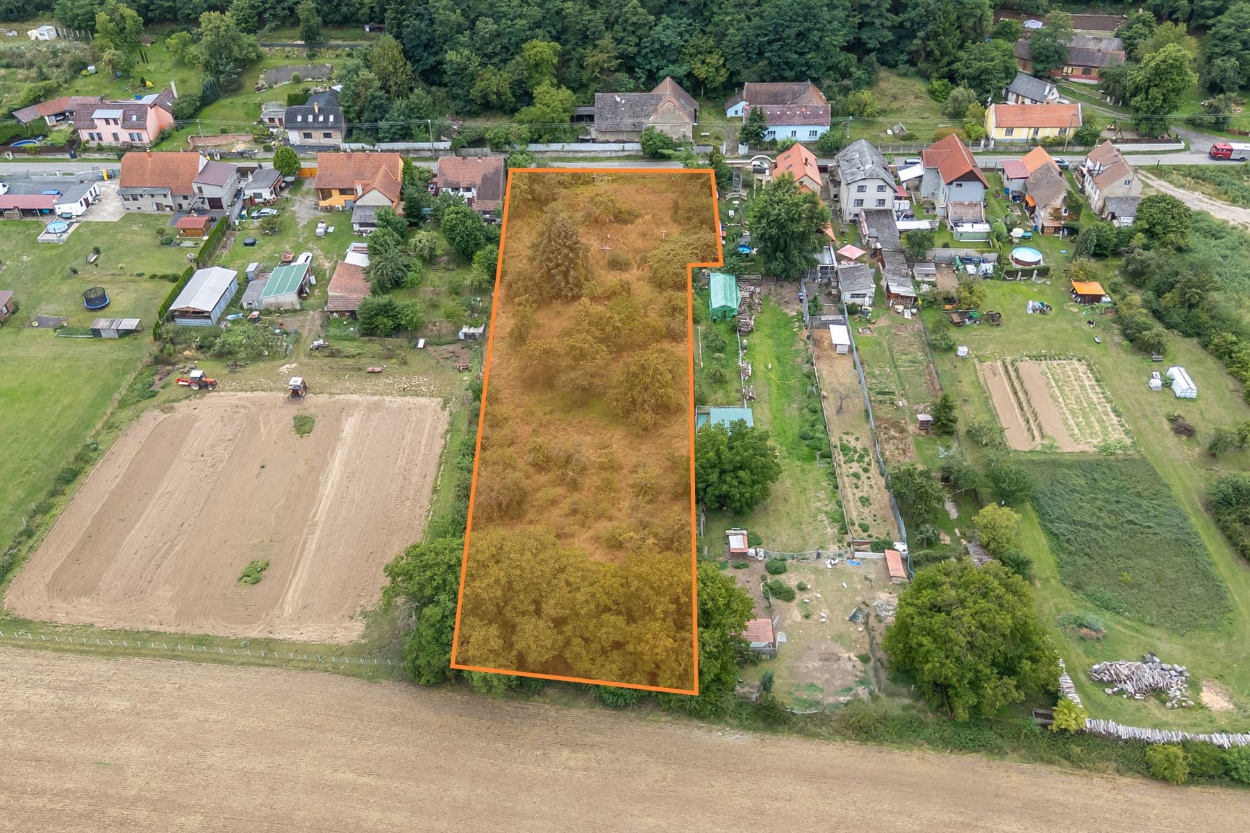 Predaj pozemku 3.823 m², Dolní Beřkovice, Středočeský kraj Predaj pozemku 3.823 m², Dolní Beřkovice, Středočeský kraj