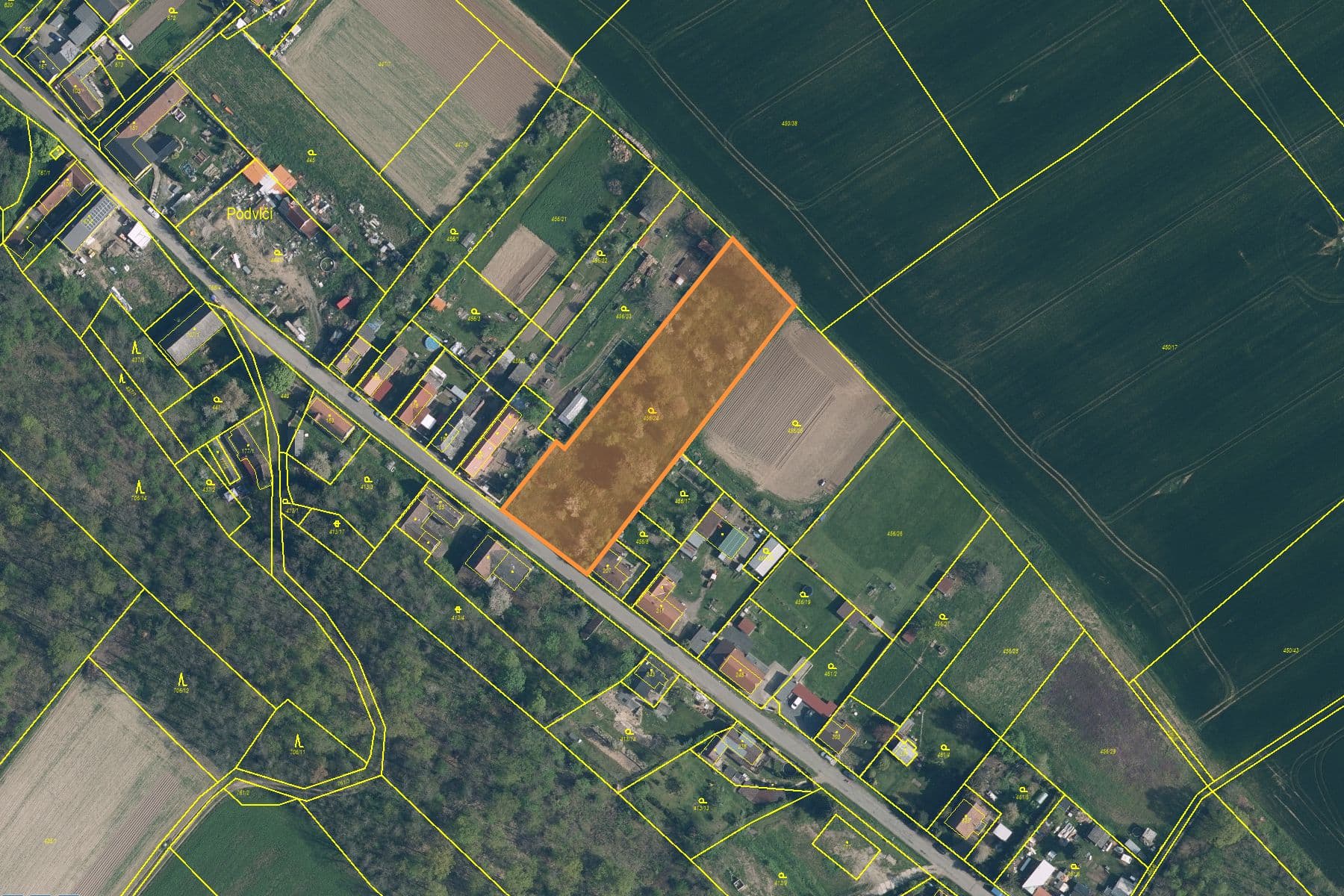 Predaj pozemku 3.823 m², Dolní Beřkovice, Středočeský kraj Predaj pozemku 3.823 m², Dolní Beřkovice, Středočeský kraj