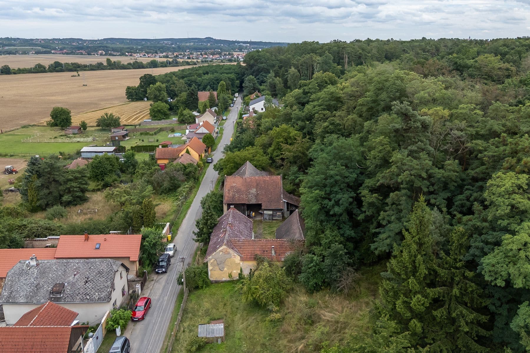 Predaj domu 200 m², pozemek 3.645 m², Dolní Beřkovice, Středočeský kraj Predaj domu 200 m², pozemek 3.645 m², Dolní Beřkovice, Středočeský kraj