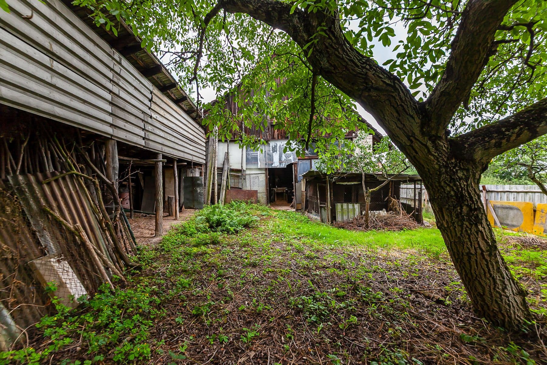 Predaj domu 200 m², pozemek 3.645 m², Dolní Beřkovice, Středočeský kraj Predaj domu 200 m², pozemek 3.645 m², Dolní Beřkovice, Středočeský kraj