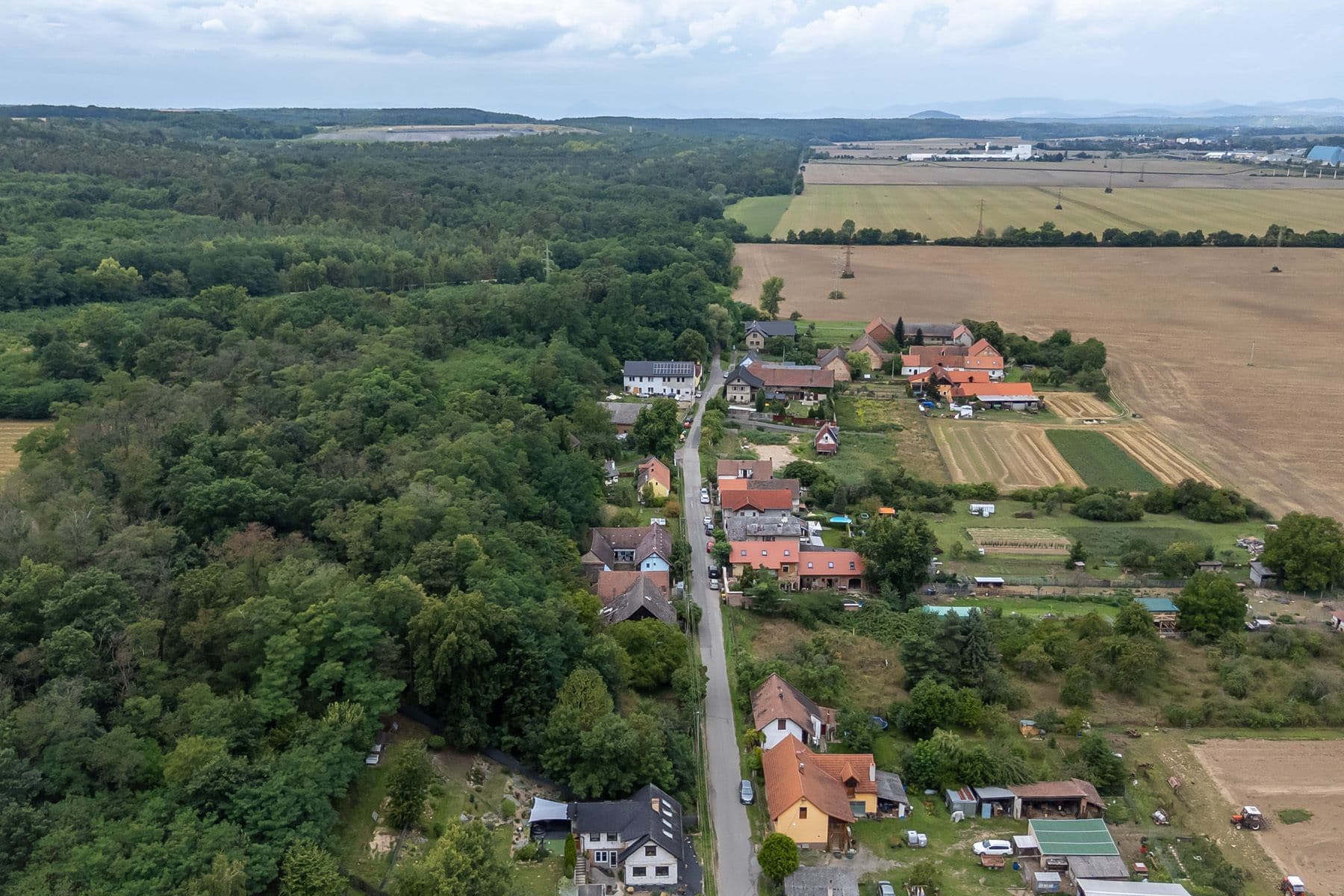 Predaj rekreačného objektu 200 m², pozemek 3.645 m², Dolní Beřkovice, Středočeský kraj Predaj rekreačného objektu 200 m², pozemek 3.645 m², Dolní Beřkovice, Středočeský kraj