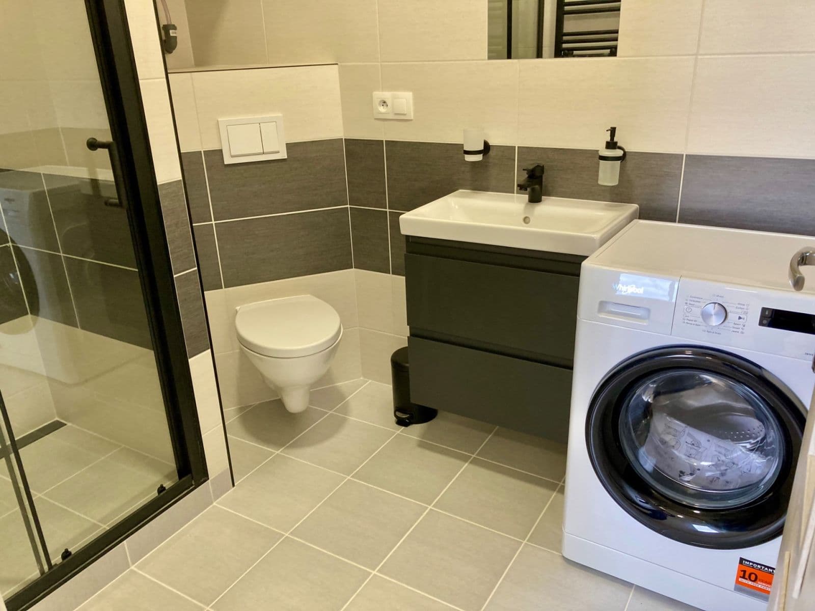 Predaj bytu 3-izbový 75 m², Dlouhá, Karlovy Vary, Karlovarský kraj Predaj bytu 3-izbový 75 m², Dlouhá, Karlovy Vary, Karlovarský kraj