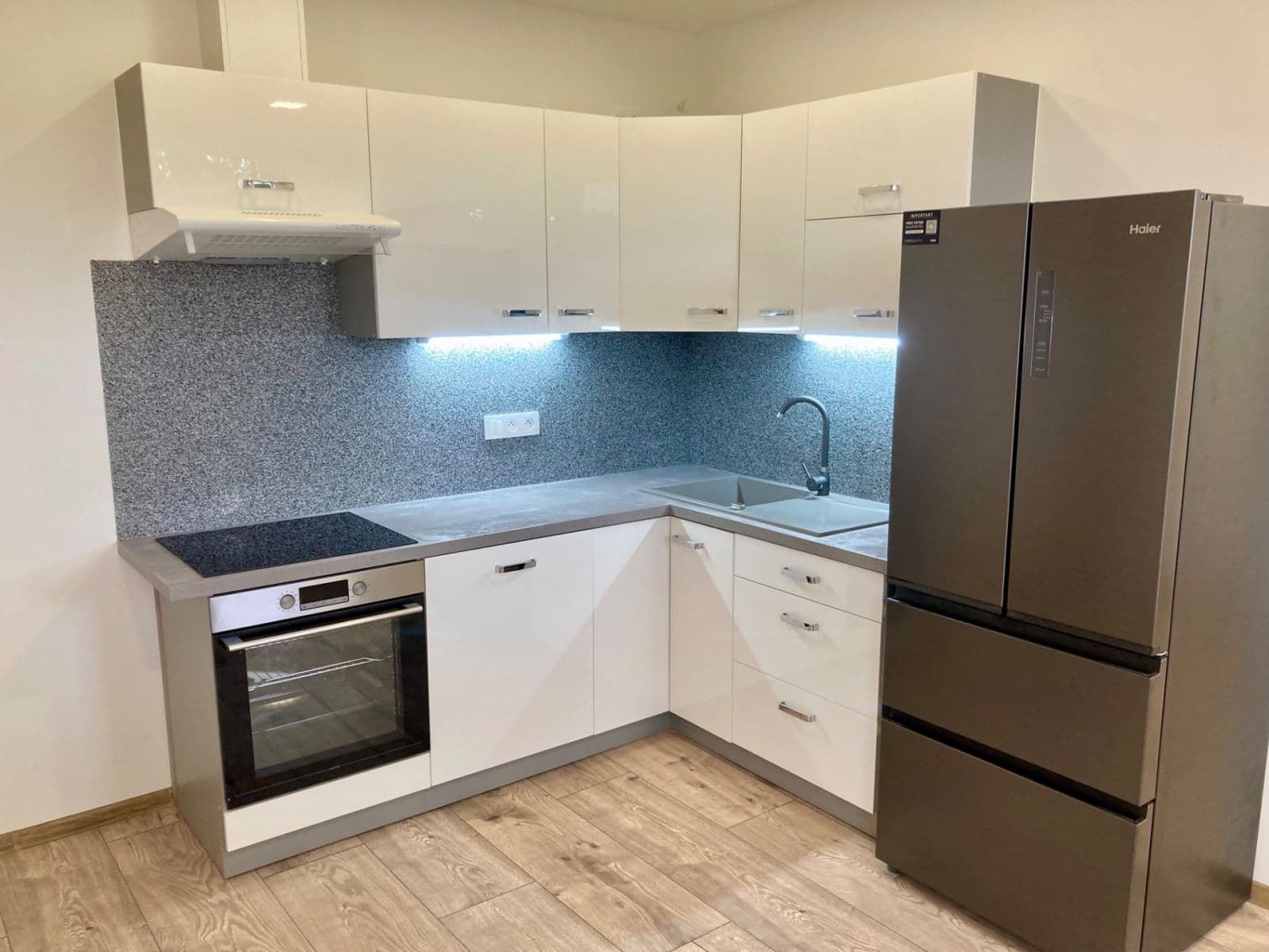 Predaj bytu 3-izbový 75 m², Dlouhá, Karlovy Vary, Karlovarský kraj Predaj bytu 3-izbový 75 m², Dlouhá, Karlovy Vary, Karlovarský kraj