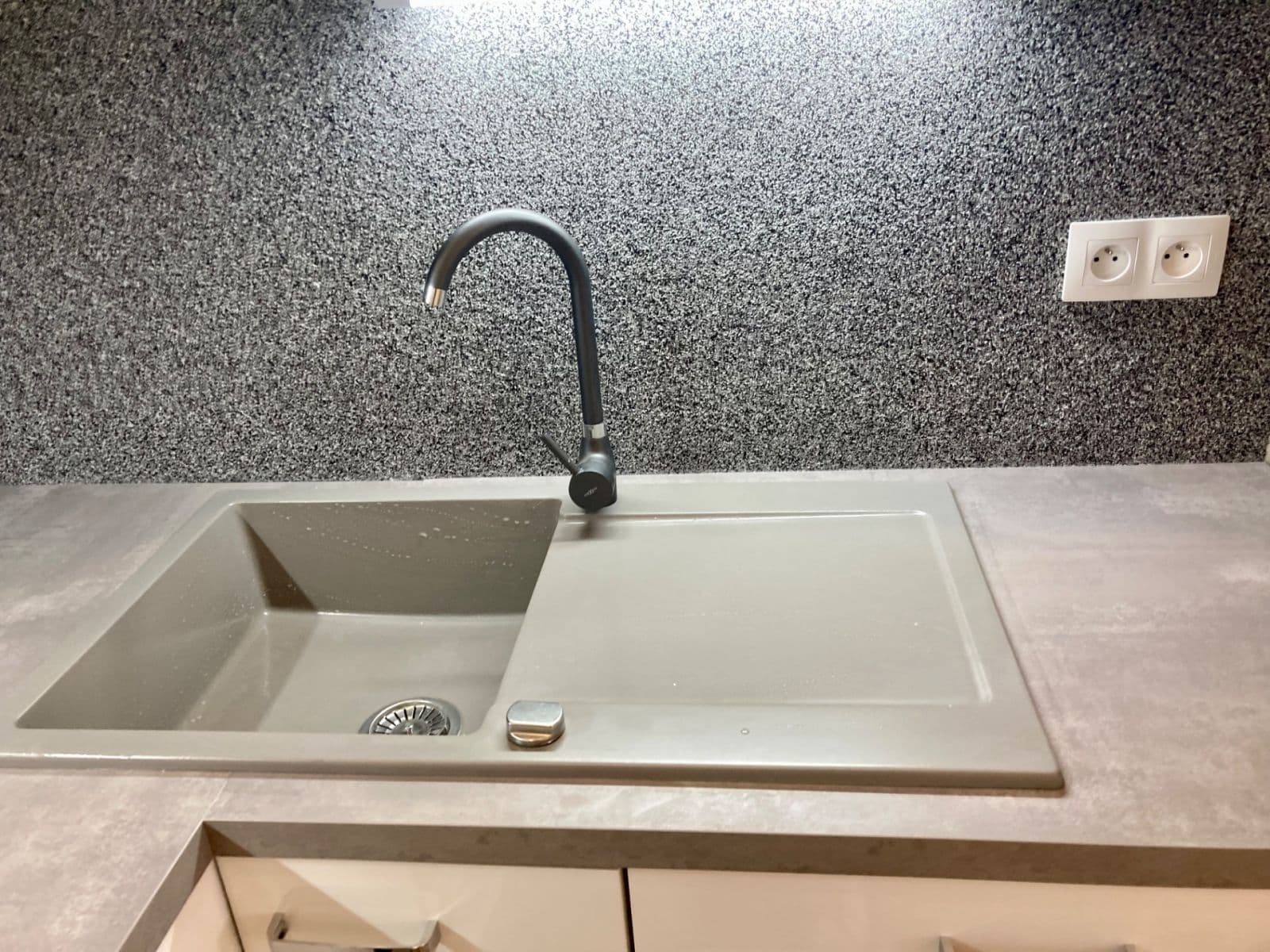 Predaj bytu 3-izbový 75 m², Dlouhá, Karlovy Vary, Karlovarský kraj Predaj bytu 3-izbový 75 m², Dlouhá, Karlovy Vary, Karlovarský kraj