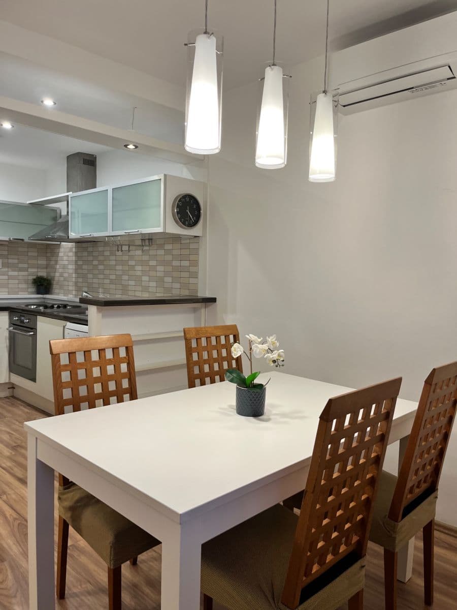 Predaj bytu 3-izbový 81 m², U Jezera, Praha, Praha Predaj bytu 3-izbový 81 m², U Jezera, Praha, Praha