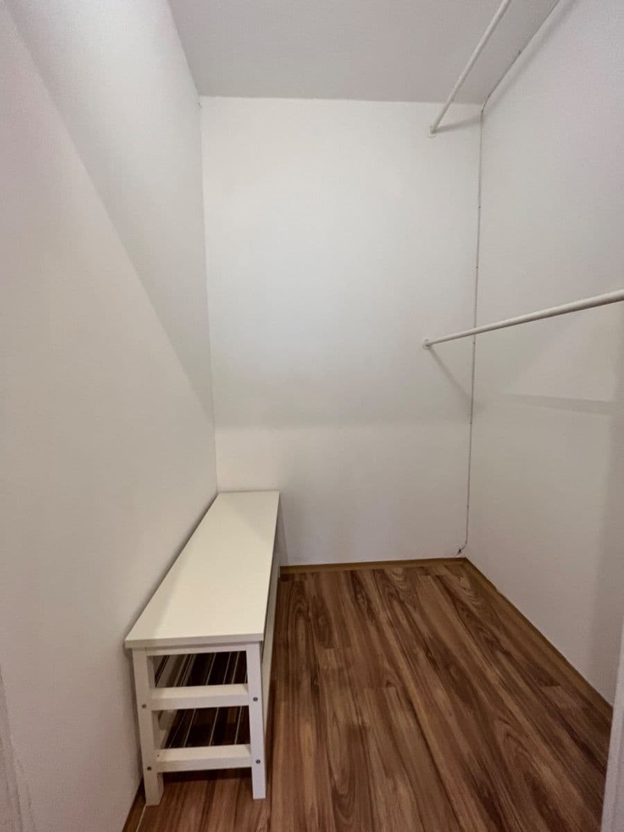 Predaj bytu 3-izbový 81 m², U Jezera, Praha, Praha Predaj bytu 3-izbový 81 m², U Jezera, Praha, Praha