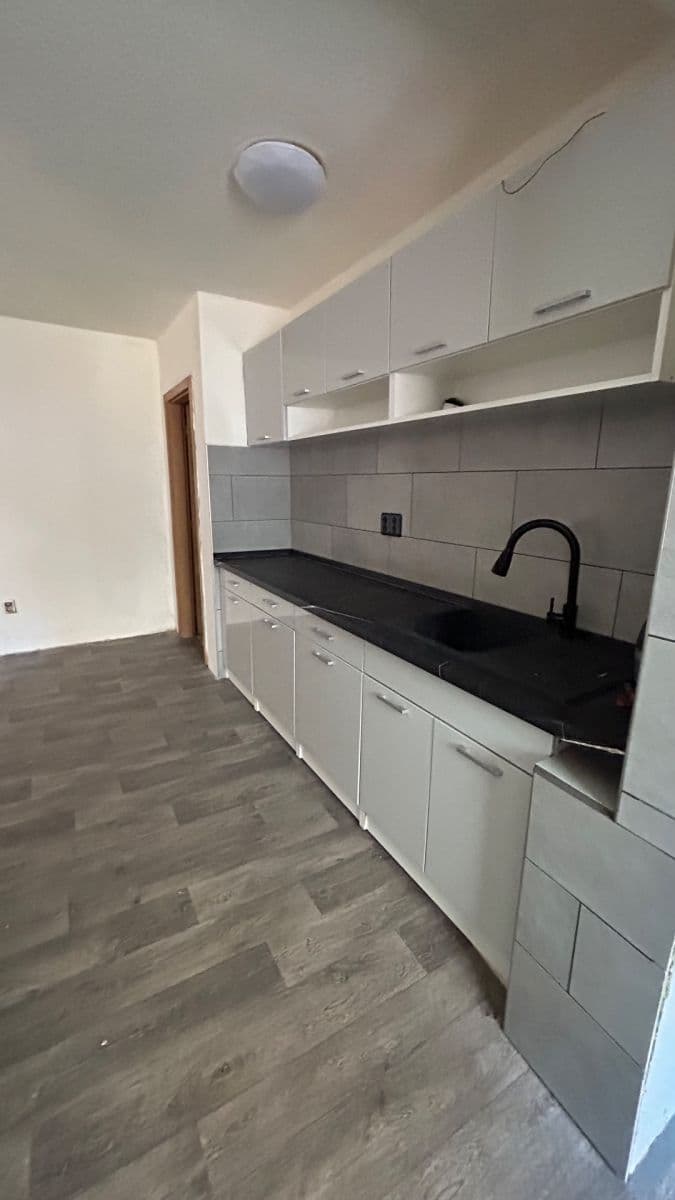 Prenájom bytu 1-izbový 44 m², Štechova, Slaný, Středočeský kraj Prenájom bytu 1-izbový 44 m², Štechova, Slaný, Středočeský kraj