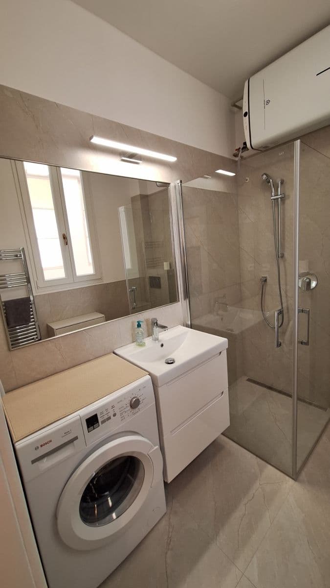 Prenájom bytu 1-izbový 32 m², Kodaňská, Praha, Praha Prenájom bytu 1-izbový 32 m², Kodaňská, Praha, Praha