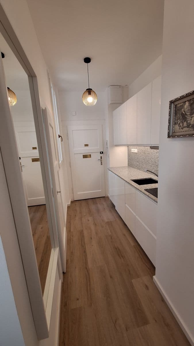Prenájom bytu 1-izbový 32 m², Kodaňská, Praha, Praha Prenájom bytu 1-izbový 32 m², Kodaňská, Praha, Praha