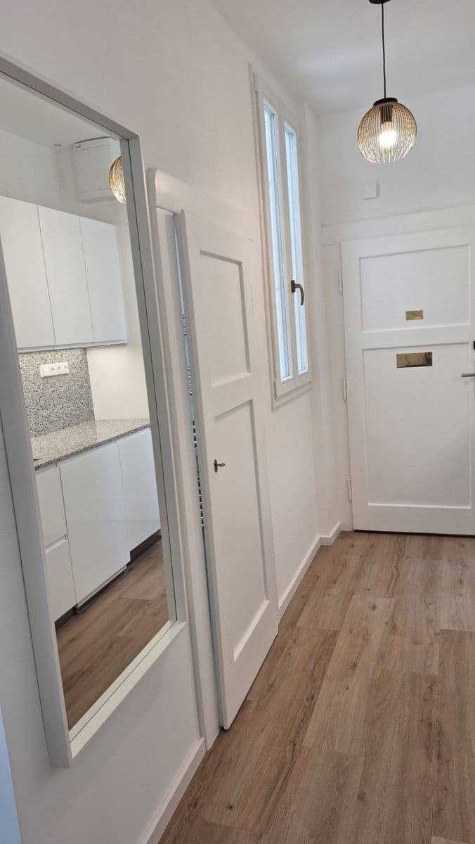 Prenájom bytu 1-izbový 32 m², Kodaňská, Praha, Praha Prenájom bytu 1-izbový 32 m², Kodaňská, Praha, Praha