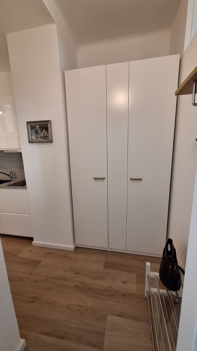 Prenájom bytu 1-izbový 32 m², Kodaňská, Praha, Praha Prenájom bytu 1-izbový 32 m², Kodaňská, Praha, Praha