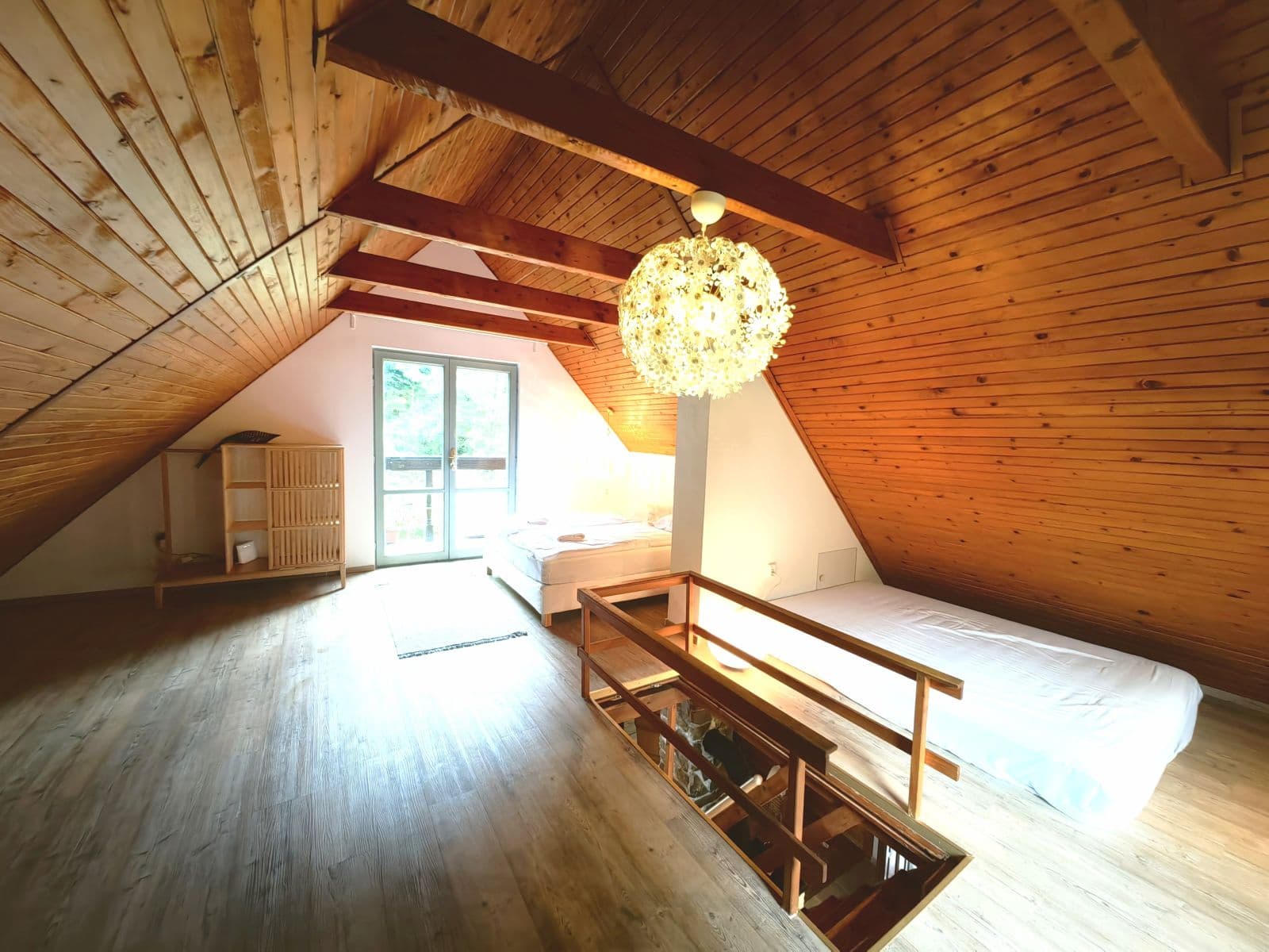 Prenájom bytu 200 m², Vatra, Petrov, Středočeský kraj Prenájom bytu 200 m², Vatra, Petrov, Středočeský kraj
