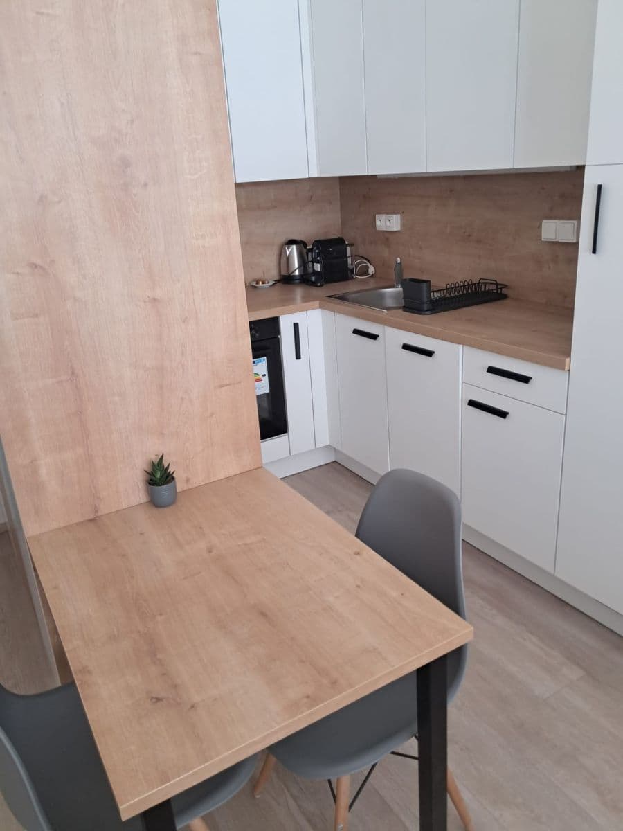 Prenájom bytu 22 m², Plzeňská, Praha, Praha Prenájom bytu 22 m², Plzeňská, Praha, Praha