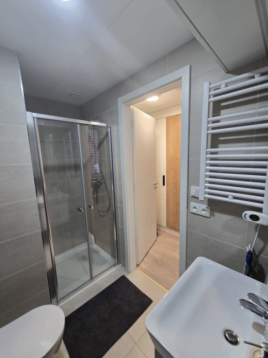 Prenájom bytu 22 m², Plzeňská, Praha, Praha Prenájom bytu 22 m², Plzeňská, Praha, Praha