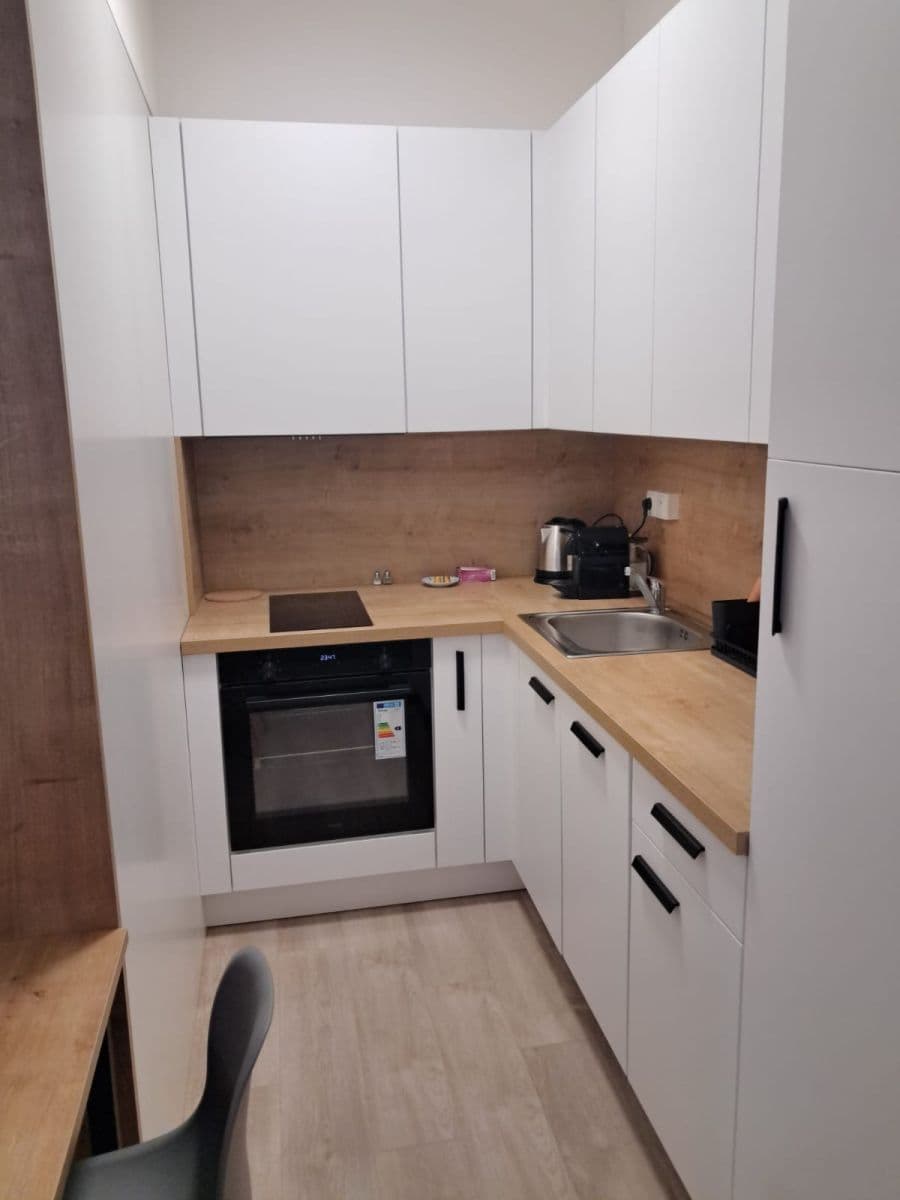 Prenájom bytu 22 m², Plzeňská, Praha, Praha Prenájom bytu 22 m², Plzeňská, Praha, Praha