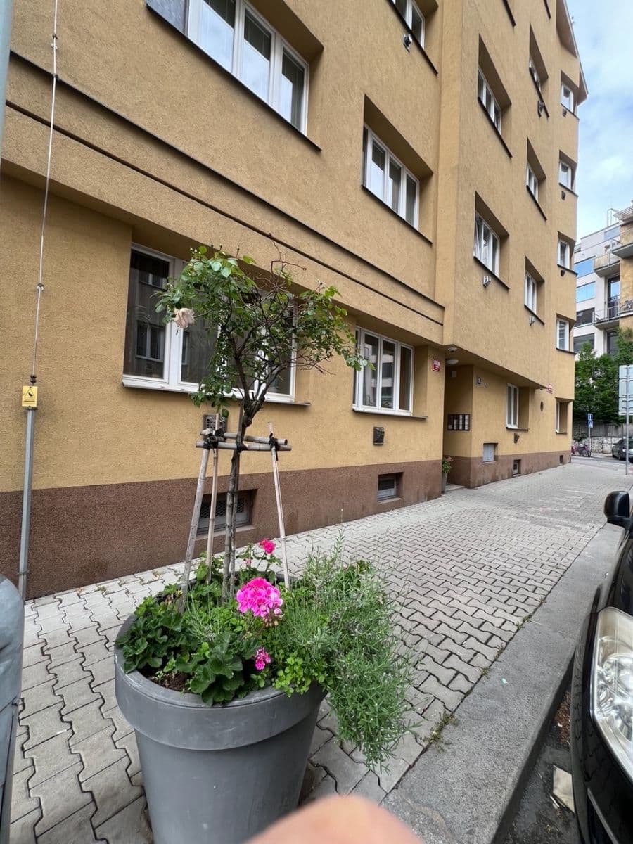 Prenájom bytu 2-izbový 48 m², Andrštova, Praha, Praha Prenájom bytu 2-izbový 48 m², Andrštova, Praha, Praha