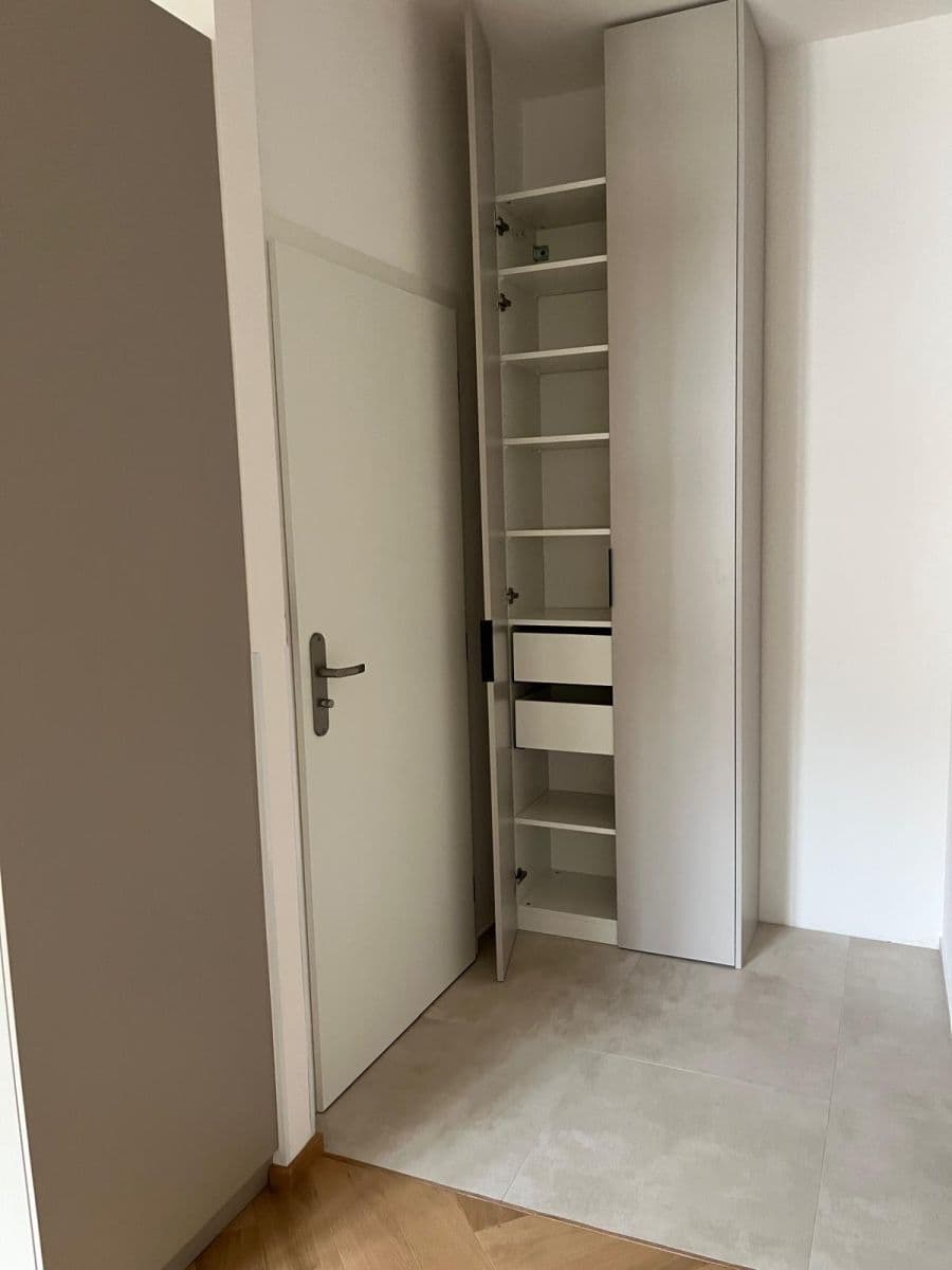 Prenájom bytu 2-izbový 37 m², Kutnauerovo náměstí, Praha, Praha Prenájom bytu 2-izbový 37 m², Kutnauerovo náměstí, Praha, Praha
