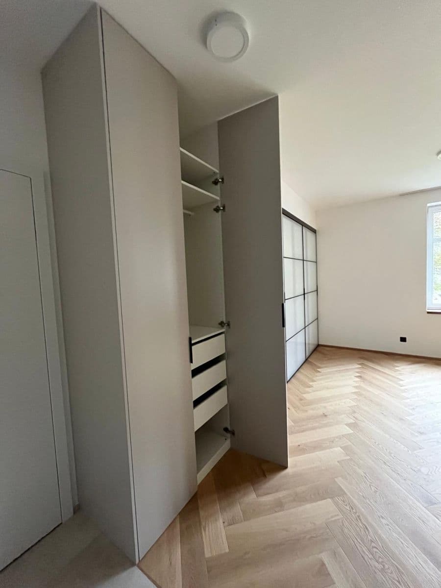 Prenájom bytu 2-izbový 37 m², Kutnauerovo náměstí, Praha, Praha Prenájom bytu 2-izbový 37 m², Kutnauerovo náměstí, Praha, Praha