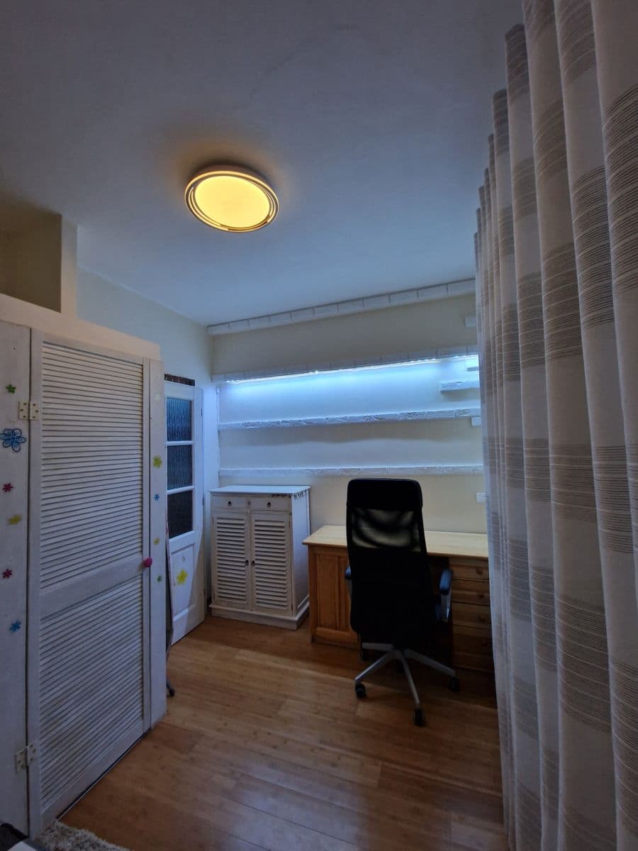 Prenájom bytu 3-izbový 53 m², Na Hroudě, Praha, Praha Prenájom bytu 3-izbový 53 m², Na Hroudě, Praha, Praha