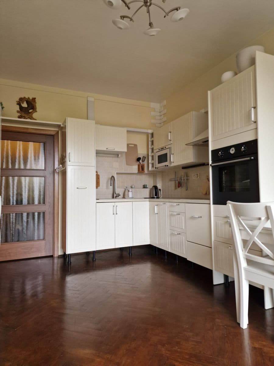 Prenájom bytu 3-izbový 53 m², Na Hroudě, Praha, Praha Prenájom bytu 3-izbový 53 m², Na Hroudě, Praha, Praha