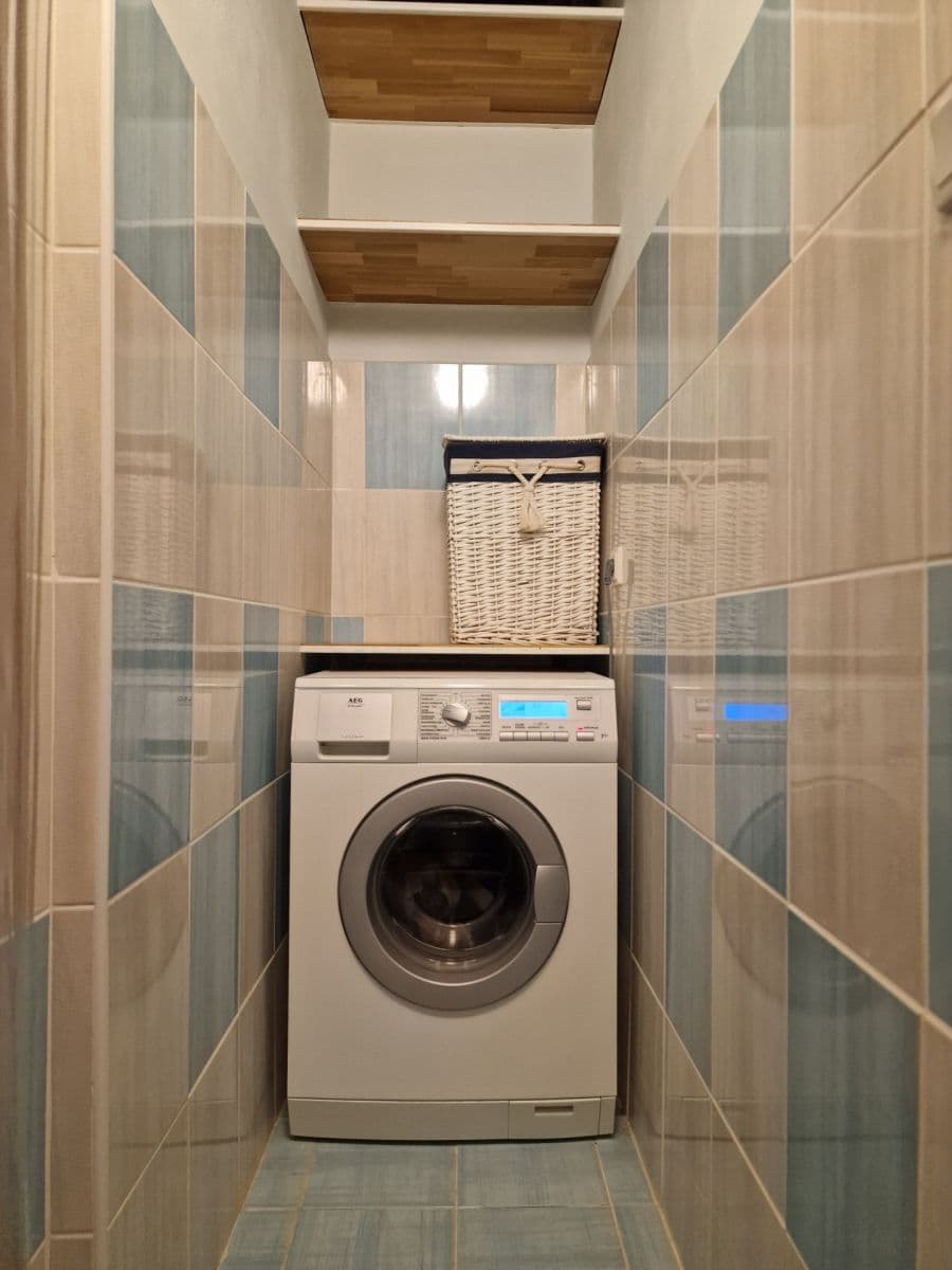 Prenájom bytu 3-izbový 53 m², Na Hroudě, Praha, Praha Prenájom bytu 3-izbový 53 m², Na Hroudě, Praha, Praha