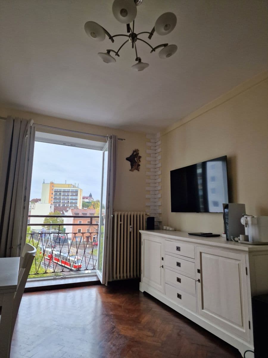 Prenájom bytu 3-izbový 53 m², Na Hroudě, Praha, Praha Prenájom bytu 3-izbový 53 m², Na Hroudě, Praha, Praha