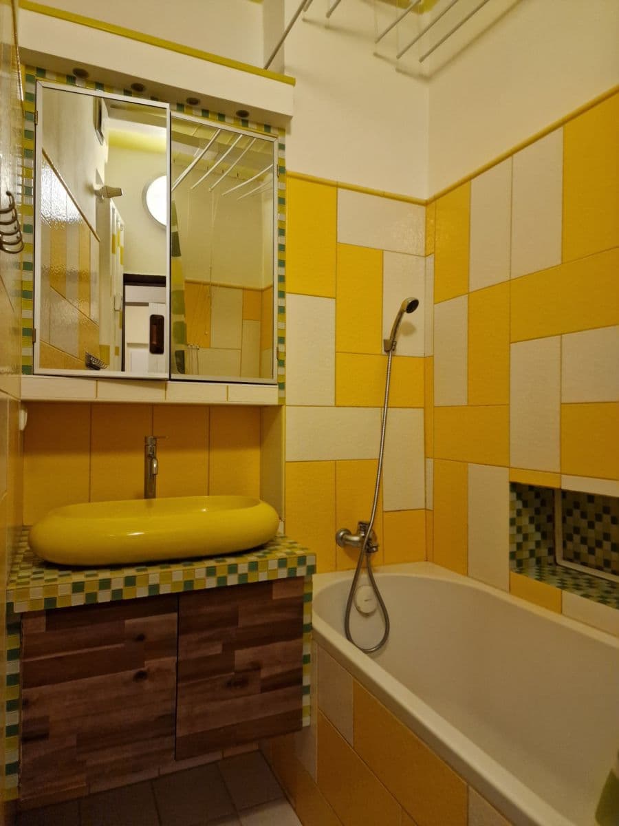 Prenájom bytu 3-izbový 53 m², Na Hroudě, Praha, Praha Prenájom bytu 3-izbový 53 m², Na Hroudě, Praha, Praha