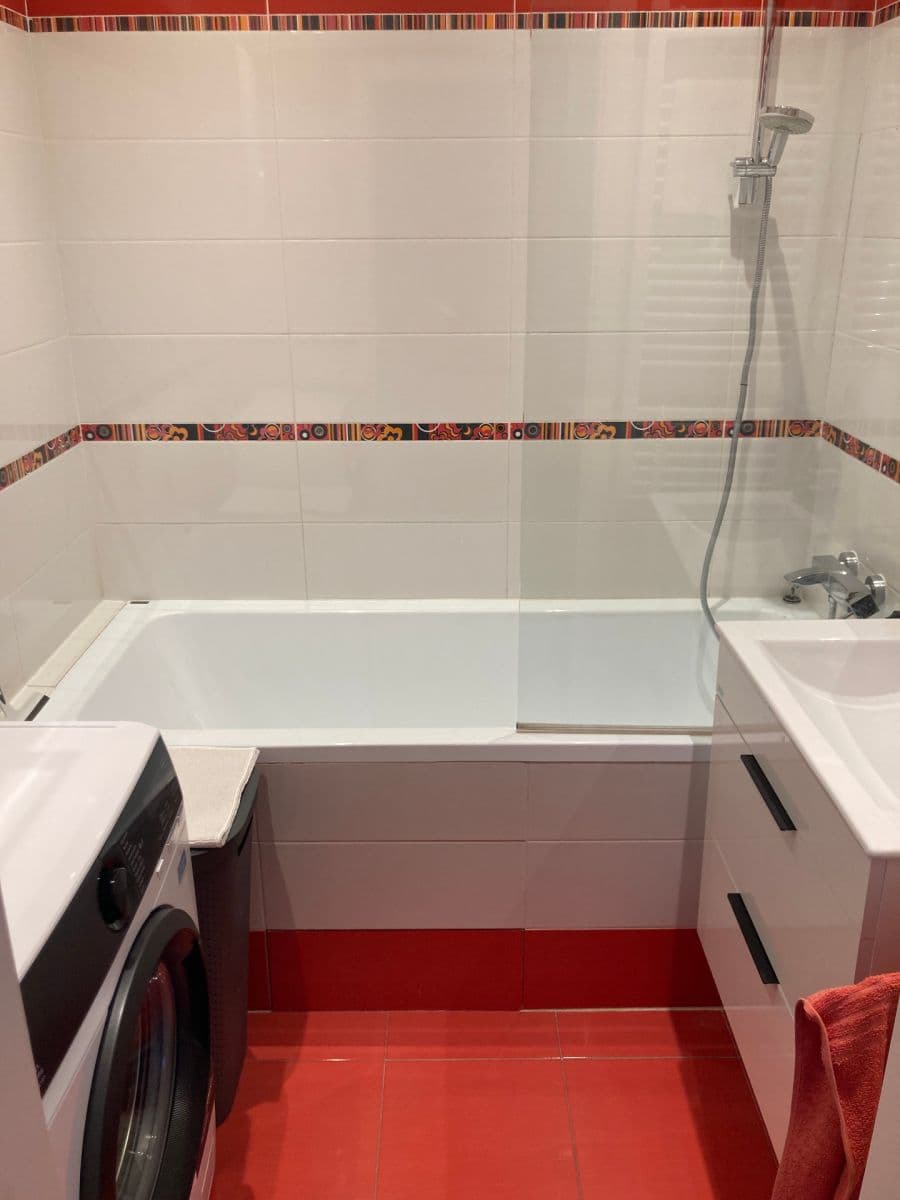 Prenájom bytu 3-izbový 100 m², U Jezera, Praha, Praha Prenájom bytu 3-izbový 100 m², U Jezera, Praha, Praha