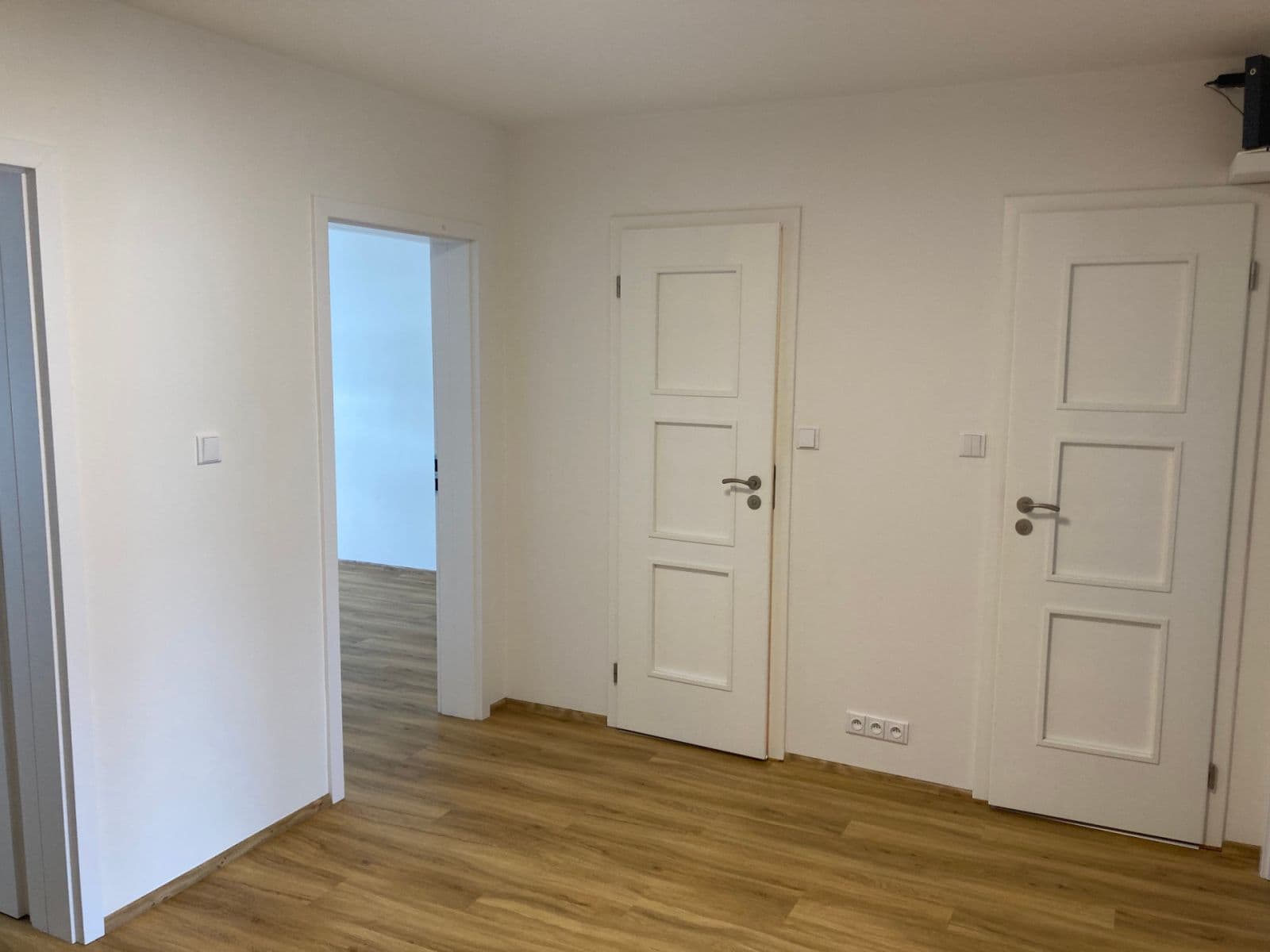 Prenájom bytu 3-izbový 100 m², U Jezera, Praha, Praha Prenájom bytu 3-izbový 100 m², U Jezera, Praha, Praha