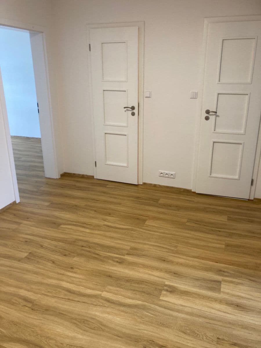 Prenájom bytu 3-izbový 100 m², U Jezera, Praha, Praha Prenájom bytu 3-izbový 100 m², U Jezera, Praha, Praha