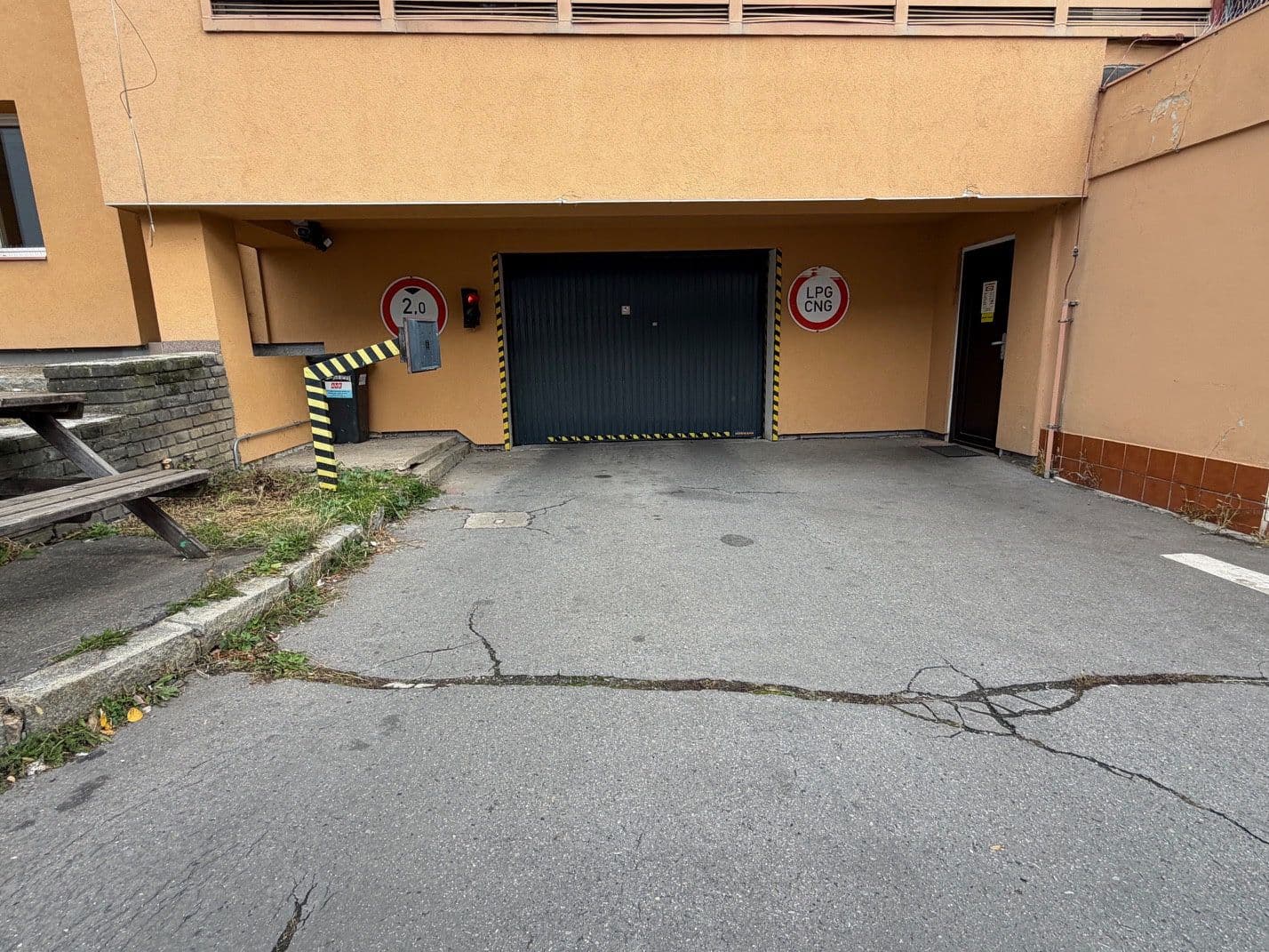 Predaj garáže 18 m², Praha, Praha Predaj garáže 18 m², Praha, Praha