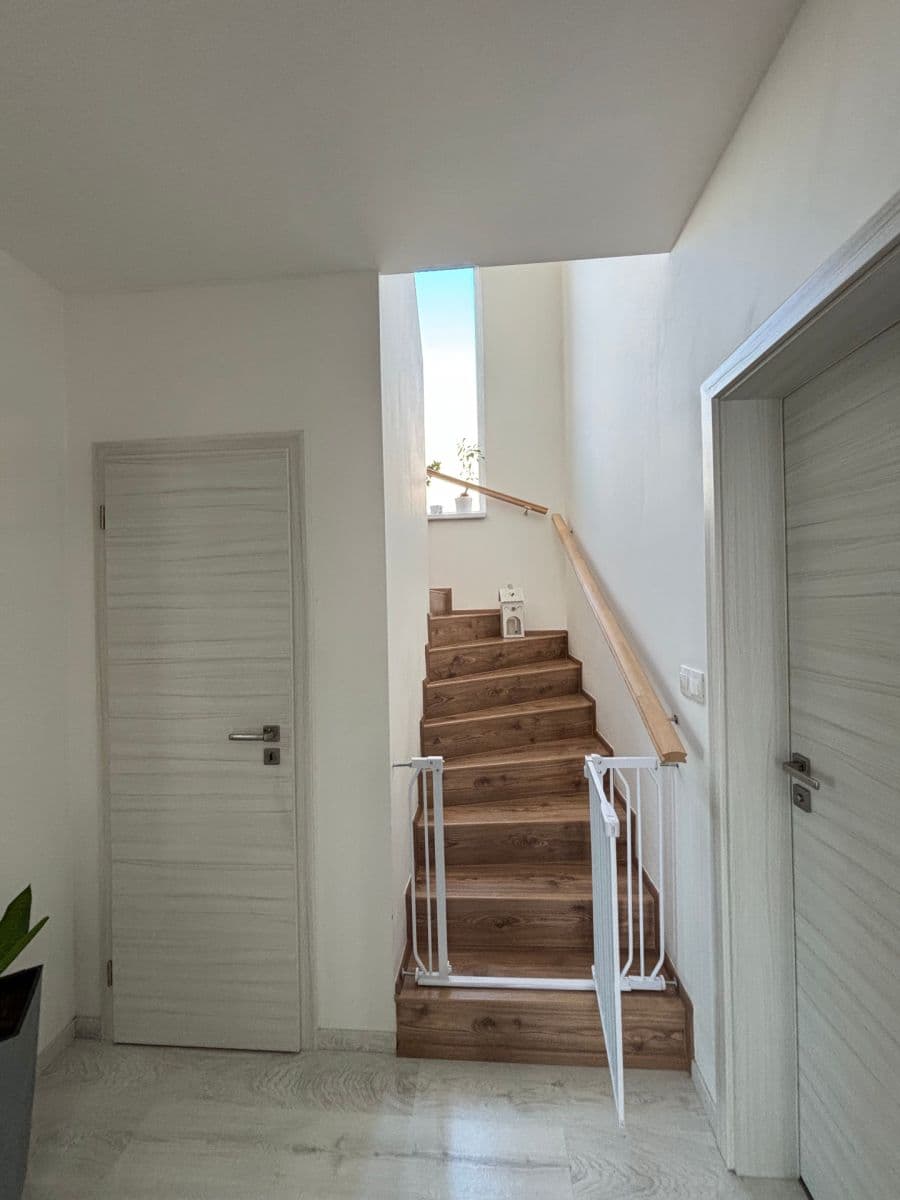 Predaj domu 137 m², pozemek 472 m², Modřínová, Zlonín, Středočeský kraj Predaj domu 137 m², pozemek 472 m², Modřínová, Zlonín, Středočeský kraj