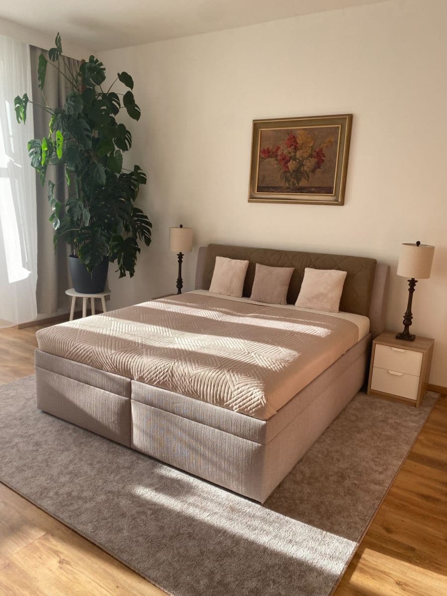 Prenájom bytu 2-izbový 80 m², Gorkého, Bratislava - mestská časť Staré Mesto, Bratislavský kraj Prenájom bytu 2-izbový 80 m², Gorkého, Bratislava - mestská časť Staré Mesto, Bratislavský kraj