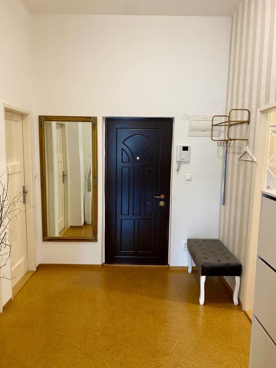 Prenájom bytu 2-izbový 80 m², Gorkého, Bratislava - mestská časť Staré Mesto, Bratislavský kraj Prenájom bytu 2-izbový 80 m², Gorkého, Bratislava - mestská časť Staré Mesto, Bratislavský kraj