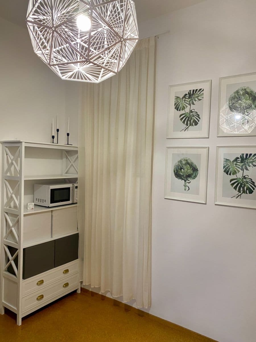 Prenájom bytu 2-izbový 80 m², Gorkého, Bratislava - mestská časť Staré Mesto, Bratislavský kraj Prenájom bytu 2-izbový 80 m², Gorkého, Bratislava - mestská časť Staré Mesto, Bratislavský kraj