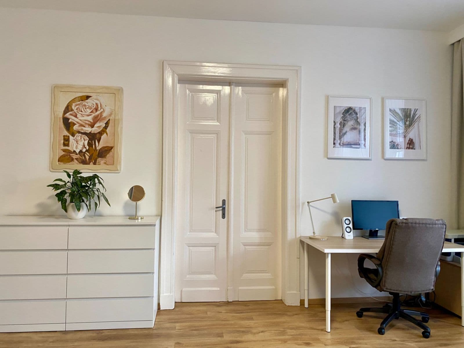 Prenájom bytu 2-izbový 80 m², Gorkého, Bratislava - mestská časť Staré Mesto, Bratislavský kraj Prenájom bytu 2-izbový 80 m², Gorkého, Bratislava - mestská časť Staré Mesto, Bratislavský kraj