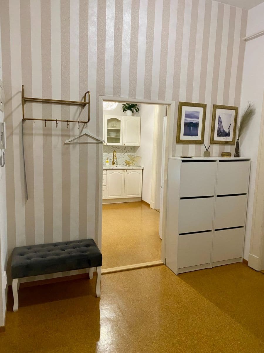 Prenájom bytu 2-izbový 80 m², Gorkého, Bratislava - mestská časť Staré Mesto, Bratislavský kraj Prenájom bytu 2-izbový 80 m², Gorkého, Bratislava - mestská časť Staré Mesto, Bratislavský kraj