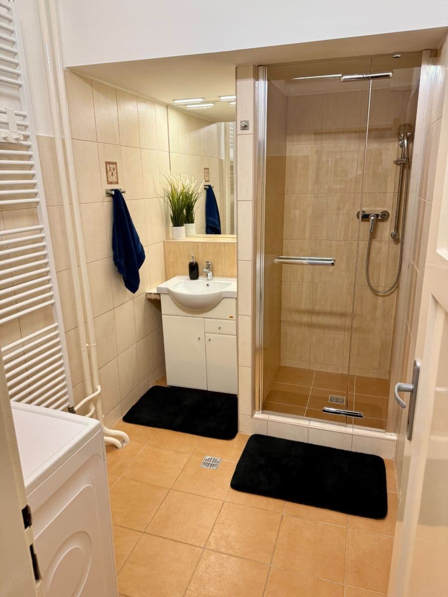 Prenájom bytu 2-izbový 80 m², Gorkého, Bratislava - mestská časť Staré Mesto, Bratislavský kraj Prenájom bytu 2-izbový 80 m², Gorkého, Bratislava - mestská časť Staré Mesto, Bratislavský kraj