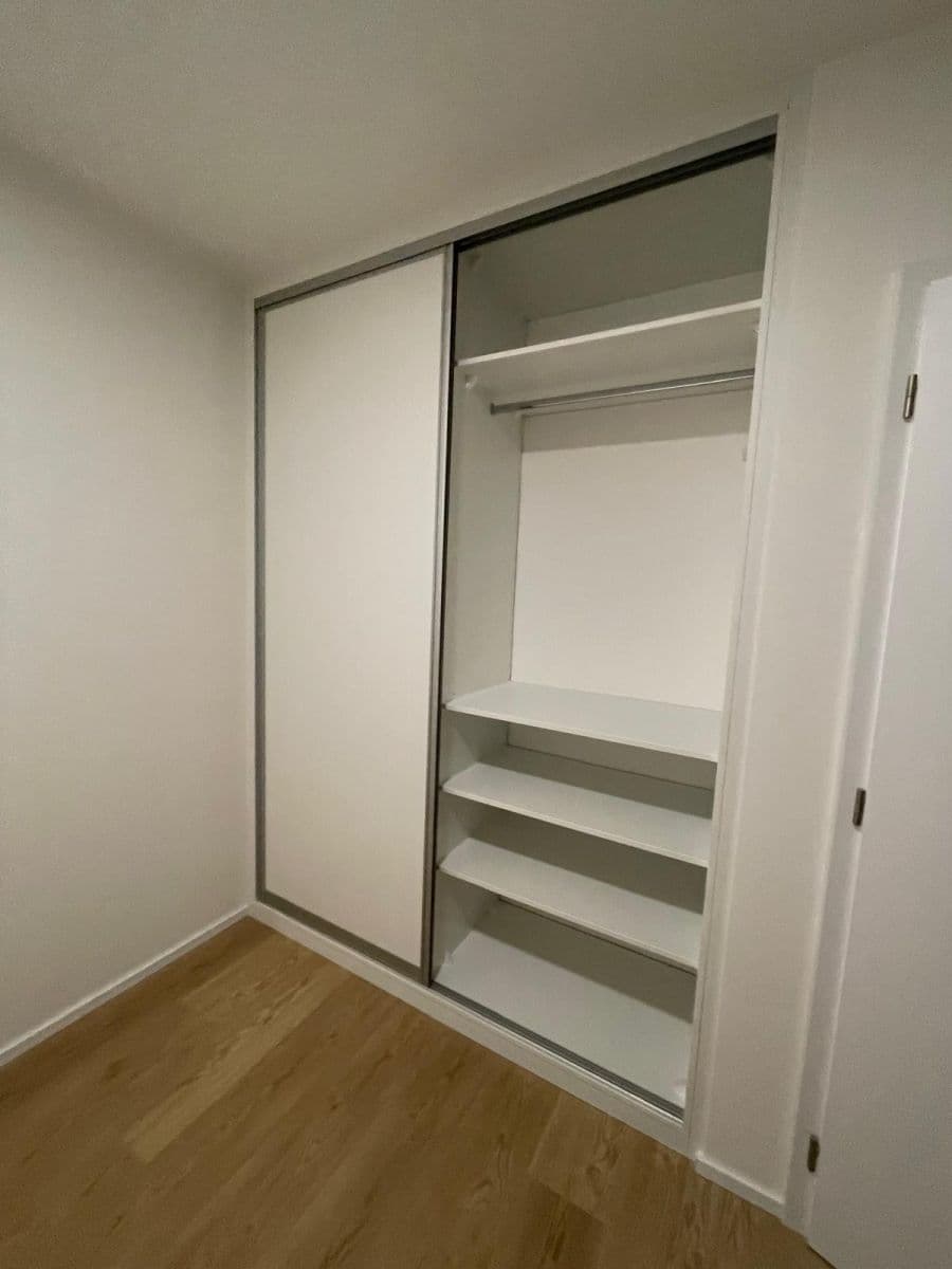 Prenájom bytu 1-izbový 38 m², třída Generála Píky, Brno, Jihomoravský kraj Prenájom bytu 1-izbový 38 m², třída Generála Píky, Brno, Jihomoravský kraj