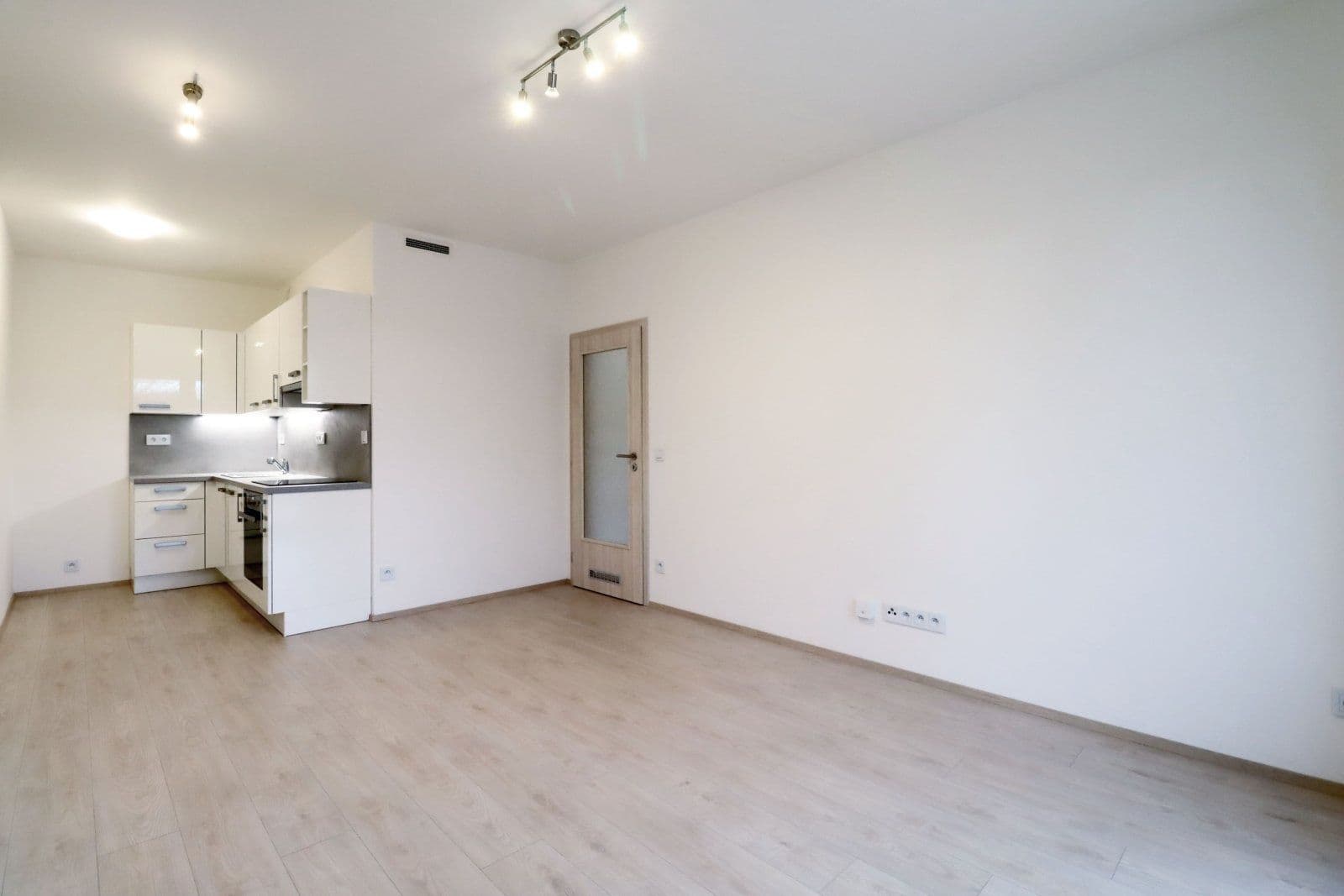 Prenájom bytu 2-izbový 42 m², Františka Diviše, Praha, Praha Prenájom bytu 2-izbový 42 m², Františka Diviše, Praha, Praha