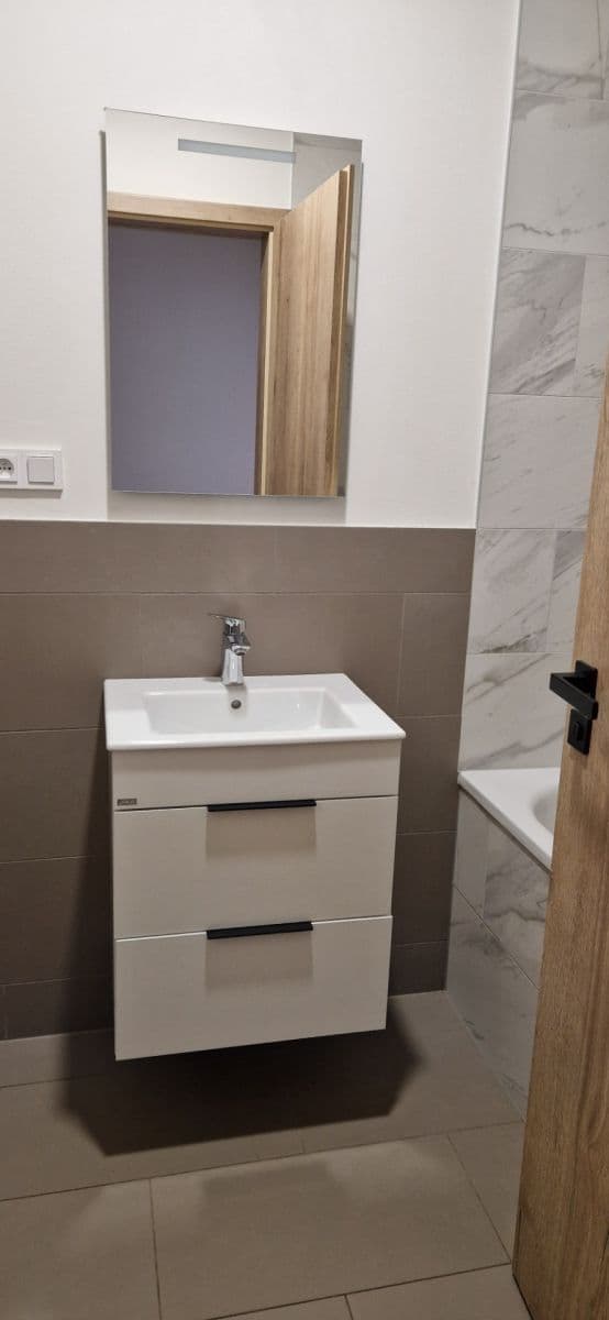 Prenájom bytu 1-izbový 35 m², Bohutín, Středočeský kraj Prenájom bytu 1-izbový 35 m², Bohutín, Středočeský kraj