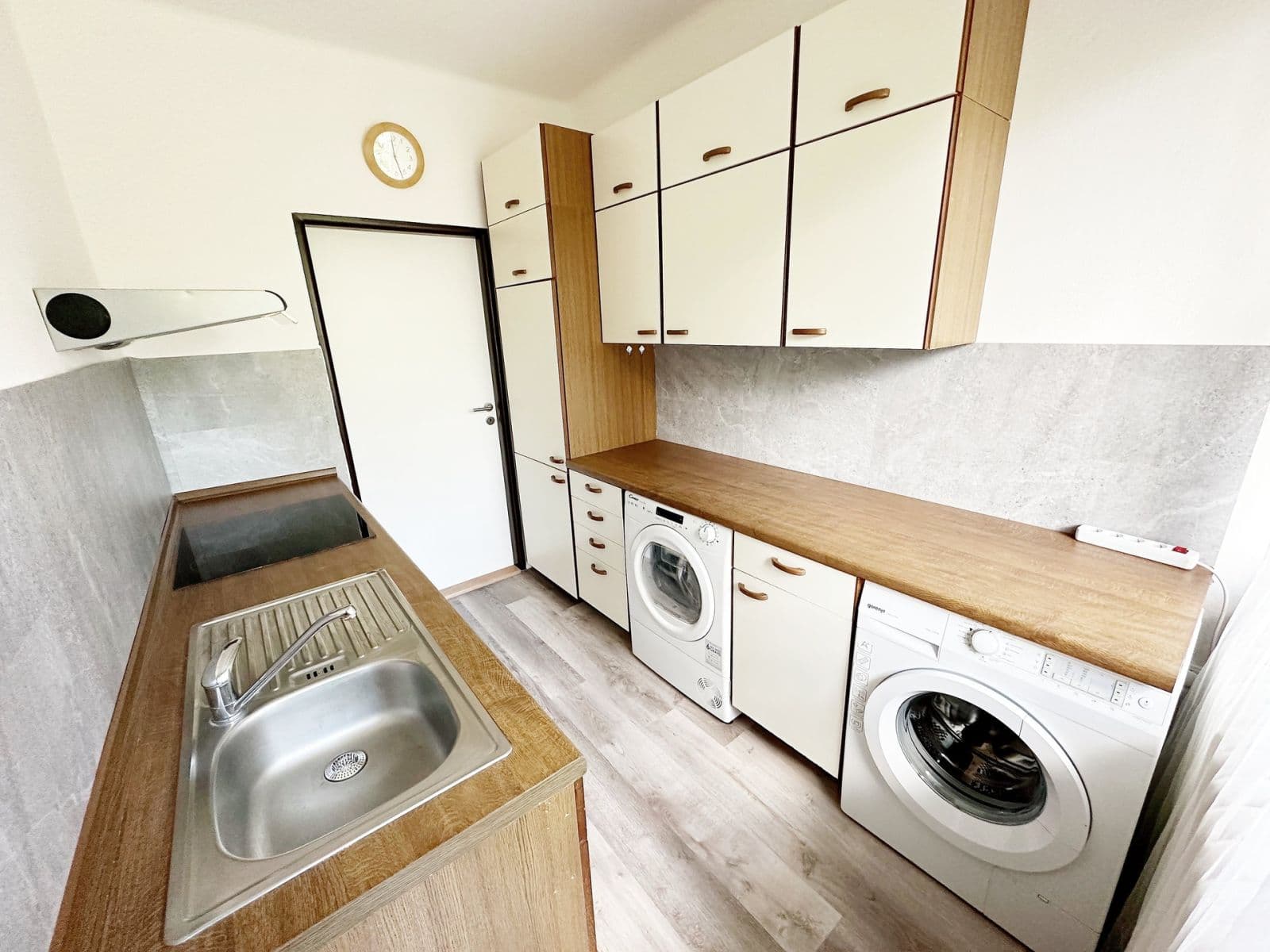 Prenájom bytu 4-izbový 85 m², Studentská, Poděbrady, Středočeský kraj Prenájom bytu 4-izbový 85 m², Studentská, Poděbrady, Středočeský kraj