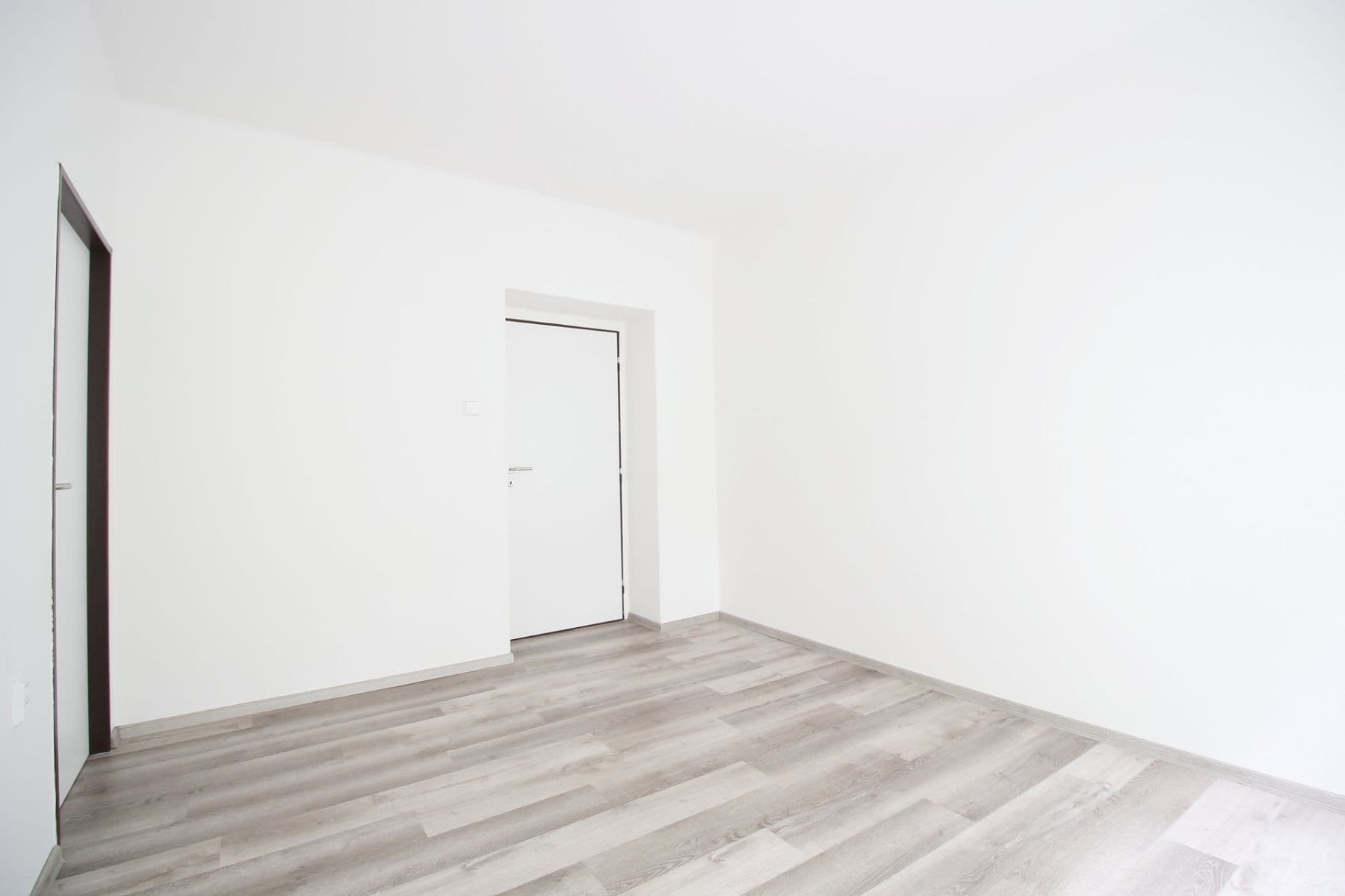 Prenájom bytu 4-izbový 85 m², Studentská, Poděbrady, Středočeský kraj Prenájom bytu 4-izbový 85 m², Studentská, Poděbrady, Středočeský kraj