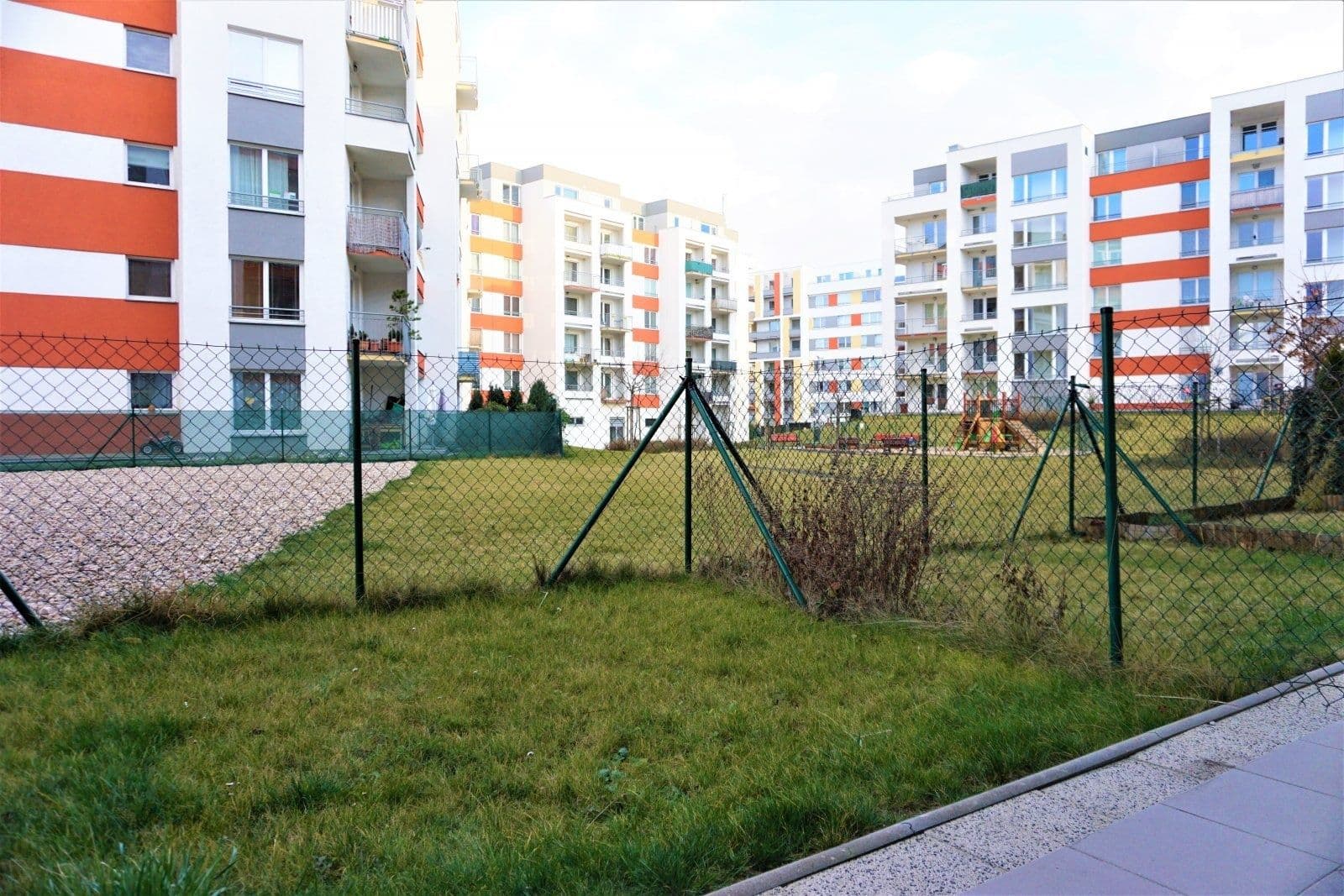 Prenájom bytu 1-izbový 30 m², Milotická, Praha, Praha Prenájom bytu 1-izbový 30 m², Milotická, Praha, Praha