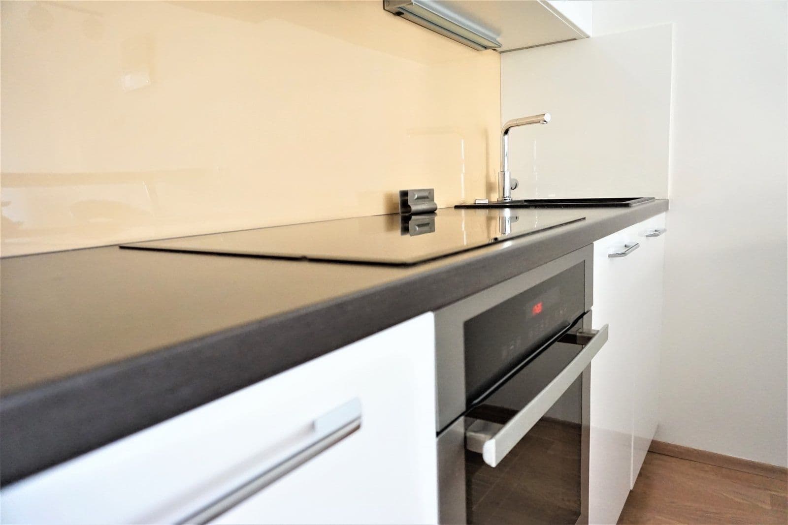 Prenájom bytu 1-izbový 30 m², Milotická, Praha, Praha Prenájom bytu 1-izbový 30 m², Milotická, Praha, Praha