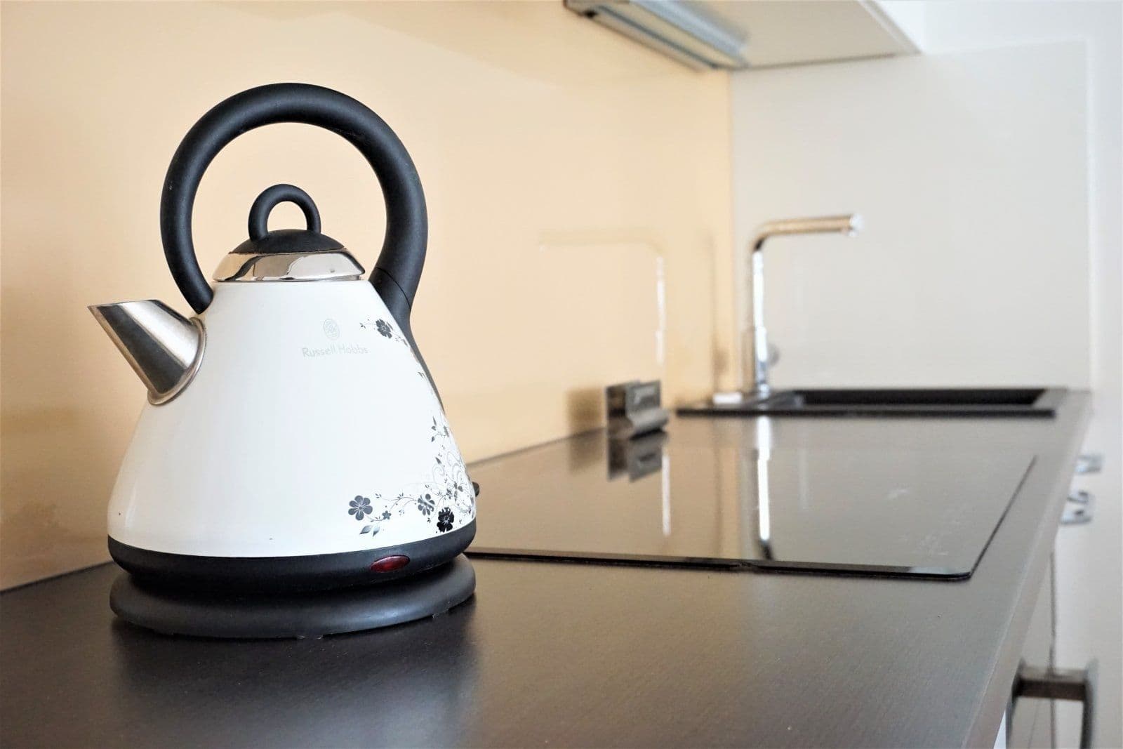 Prenájom bytu 1-izbový 30 m², Milotická, Praha, Praha Prenájom bytu 1-izbový 30 m², Milotická, Praha, Praha